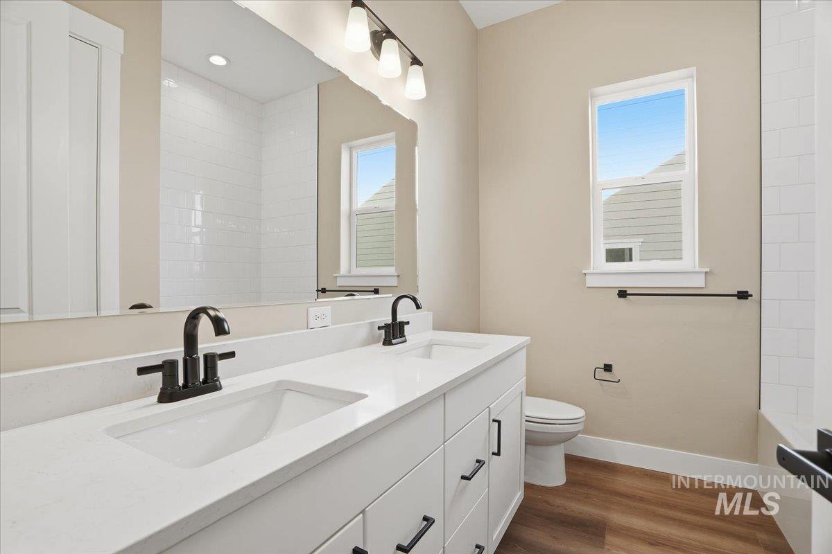 900 N Falling Water Way, Eagle, Idaho 83616, 3 Bedrooms, 3.5 Bathrooms, Residential For Sale, Price $789,990,MLS 98971808