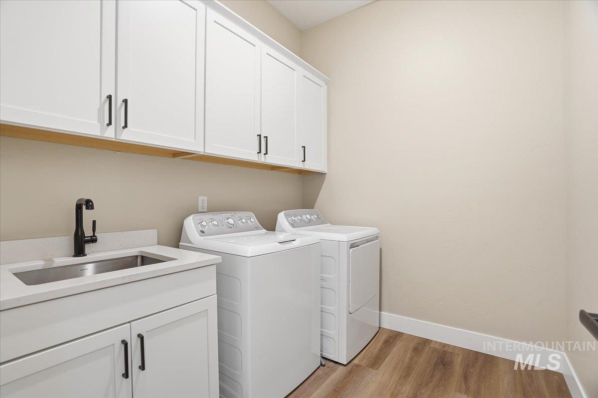 900 N Falling Water Way, Eagle, Idaho 83616, 3 Bedrooms, 3.5 Bathrooms, Residential For Sale, Price $789,990,MLS 98971808