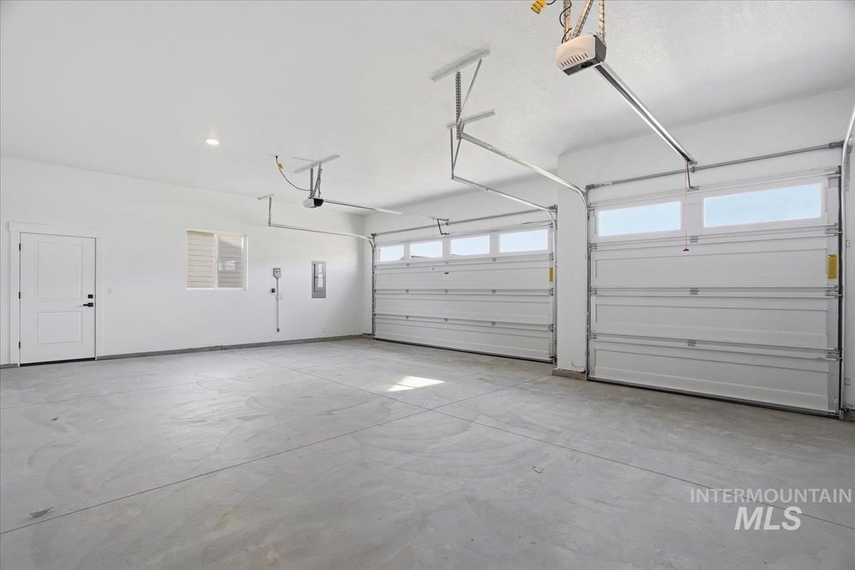 900 N Falling Water Way, Eagle, Idaho 83616, 3 Bedrooms, 3.5 Bathrooms, Residential For Sale, Price $789,990,MLS 98971808