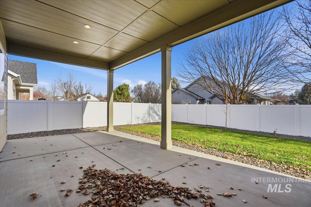 900 N Falling Water Way, Eagle, Idaho 83616, 3 Bedrooms, 3.5 Bathrooms, Residential For Sale, Price $789,990,MLS 98971808