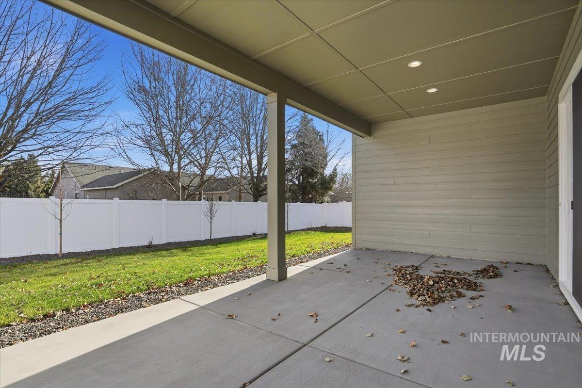 900 N Falling Water Way, Eagle, Idaho 83616, 3 Bedrooms, 3.5 Bathrooms, Residential For Sale, Price $789,990,MLS 98971808