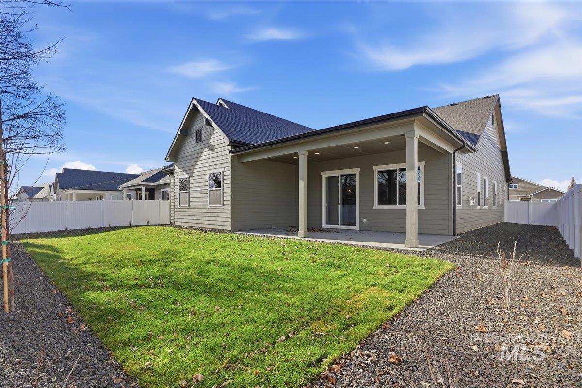 900 N Falling Water Way, Eagle, Idaho 83616, 3 Bedrooms, 3.5 Bathrooms, Residential For Sale, Price $789,990,MLS 98971808