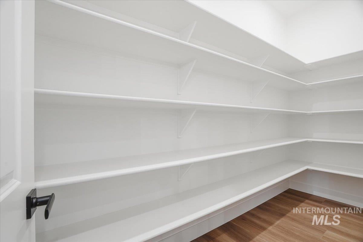 900 N Falling Water Way, Eagle, Idaho 83616, 3 Bedrooms, 3.5 Bathrooms, Residential For Sale, Price $789,990,MLS 98971808