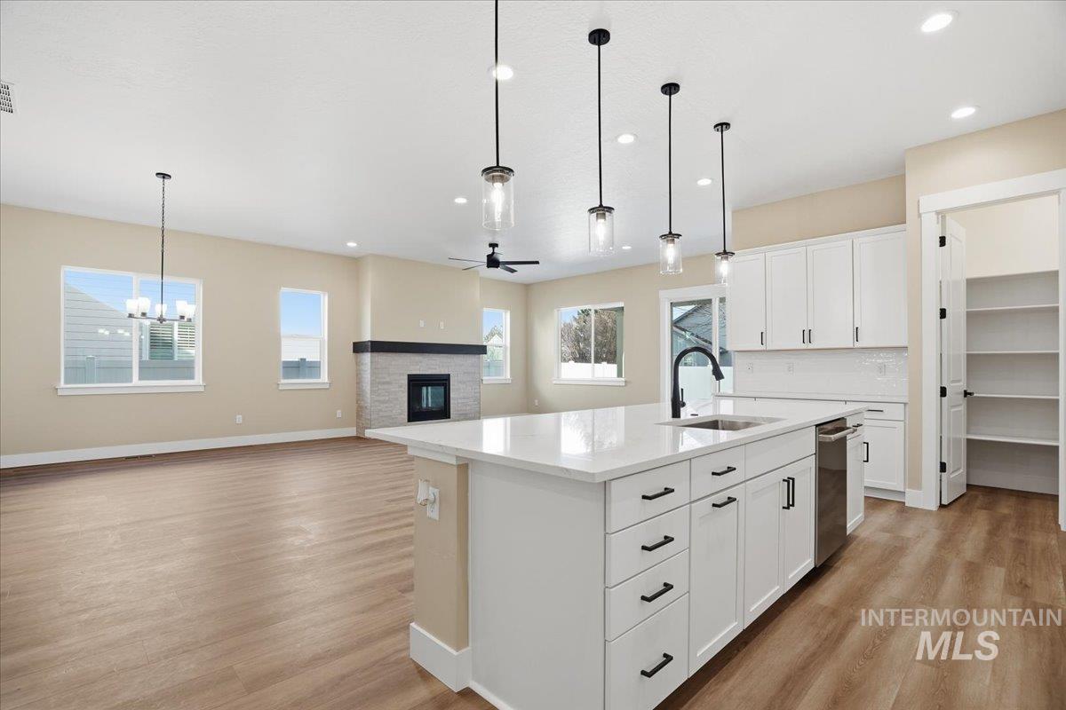 900 N Falling Water Way, Eagle, Idaho 83616, 3 Bedrooms, 3.5 Bathrooms, Residential For Sale, Price $789,990,MLS 98971808