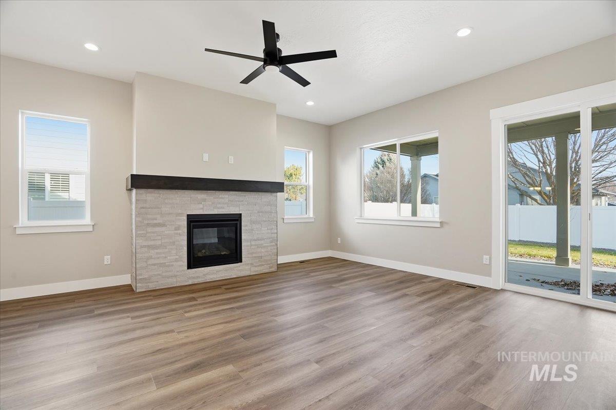 900 N Falling Water Way, Eagle, Idaho 83616, 3 Bedrooms, 3.5 Bathrooms, Residential For Sale, Price $789,990,MLS 98971808