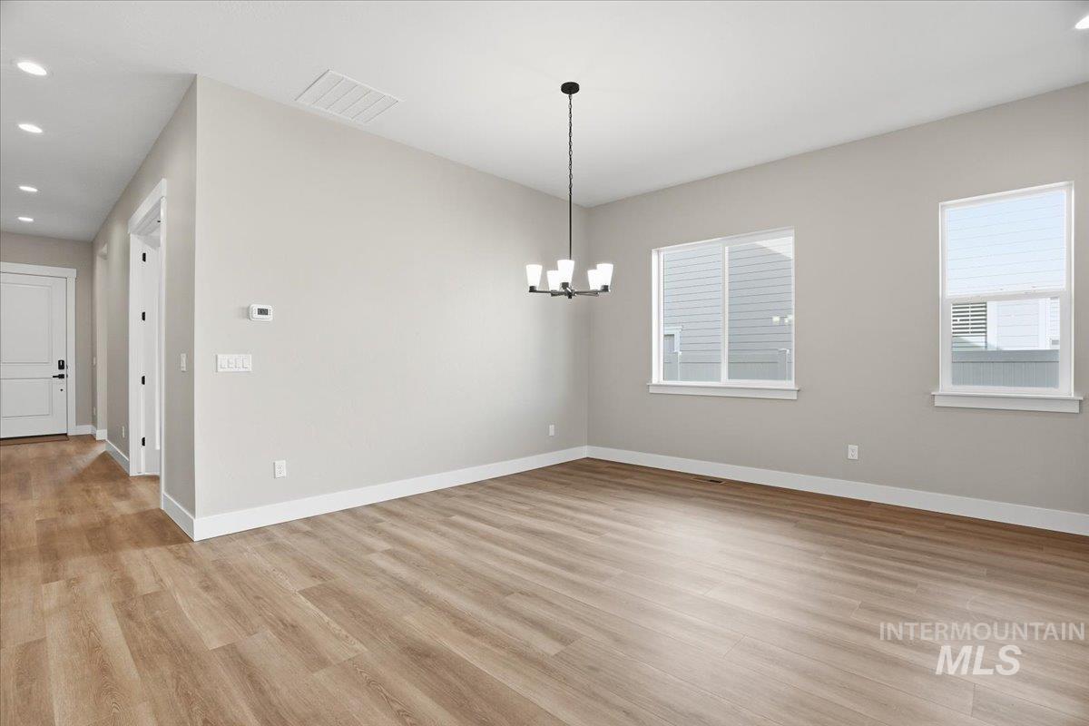 900 N Falling Water Way, Eagle, Idaho 83616, 3 Bedrooms, 3.5 Bathrooms, Residential For Sale, Price $789,990,MLS 98971808