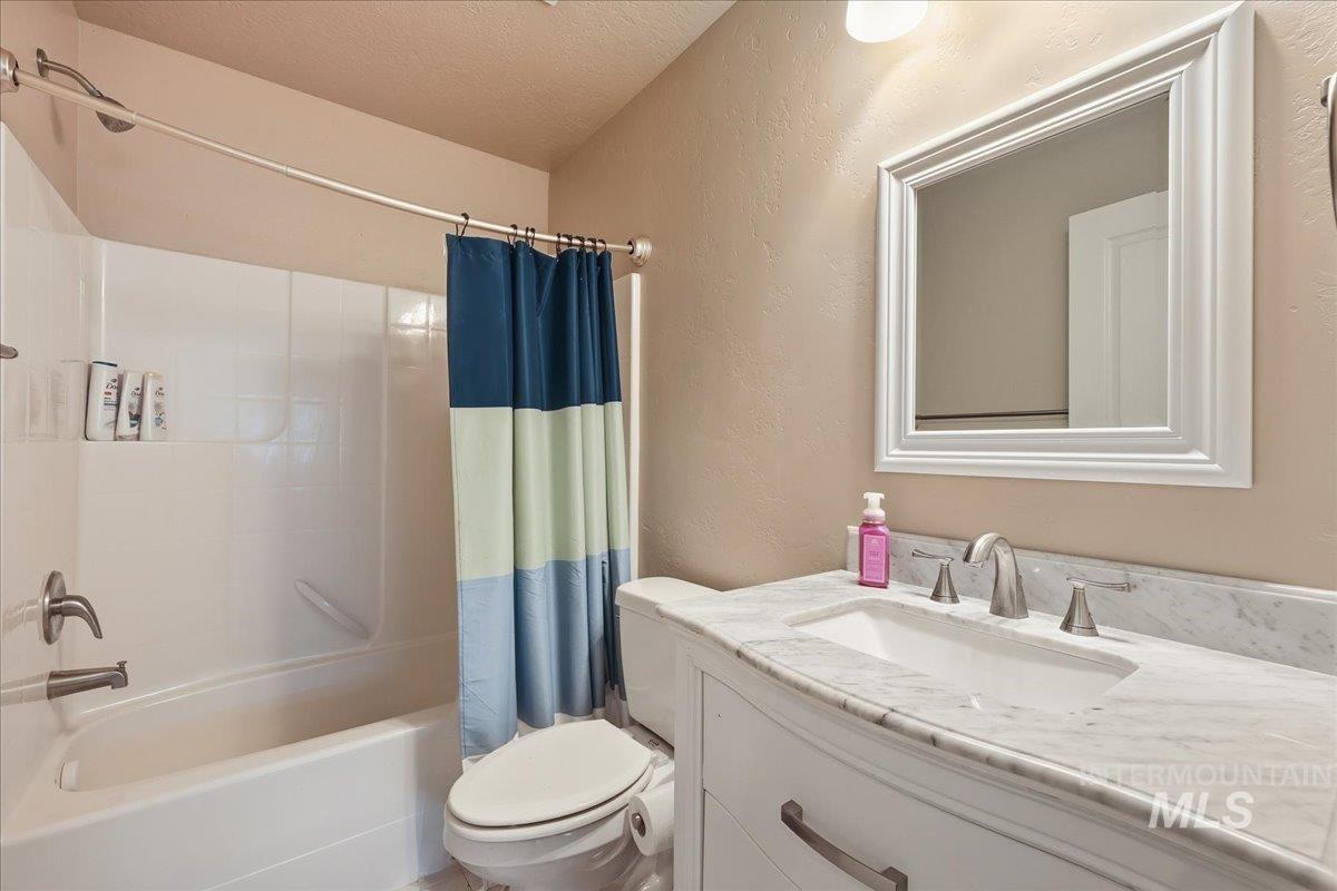 9508 W Ringle Creek St, Star, Idaho 83669, 4 Bedrooms, 3 Bathrooms, Residential For Sale, Price $749,900,MLS 98971809