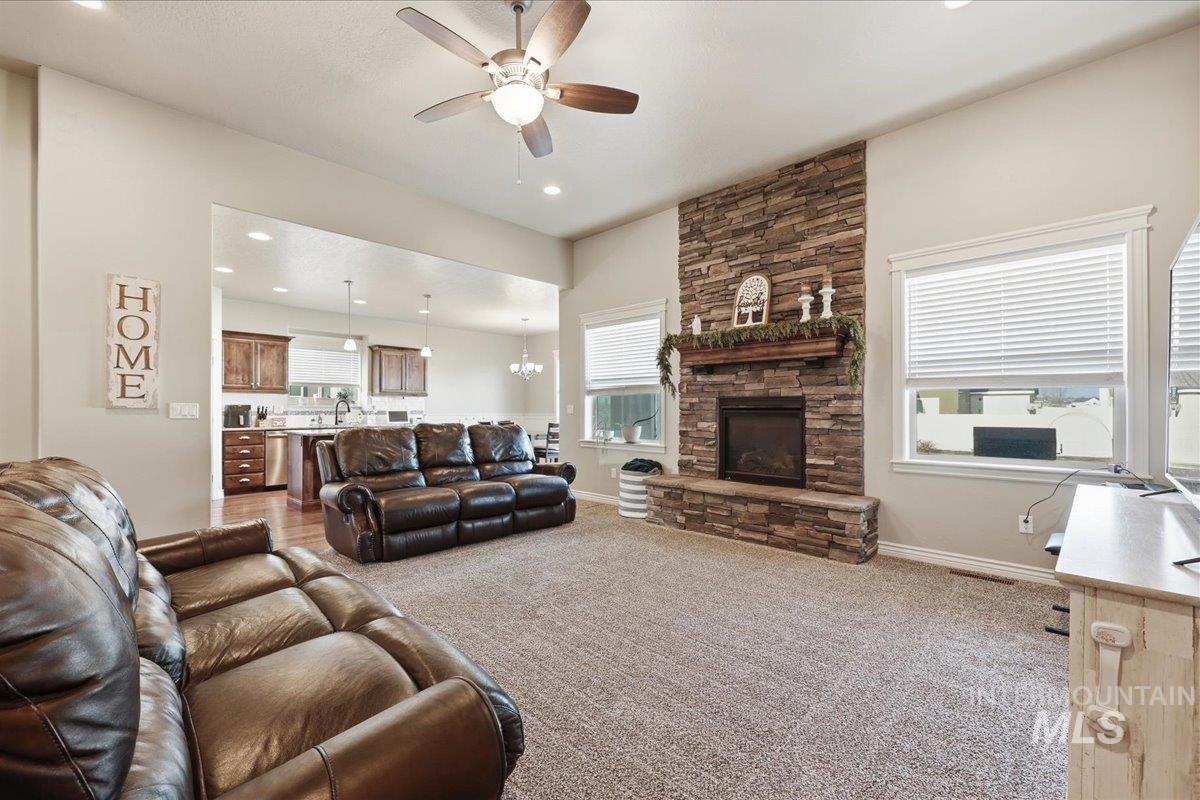 9508 W Ringle Creek St, Star, Idaho 83669, 4 Bedrooms, 3 Bathrooms, Residential For Sale, Price $739,900,MLS 98971809