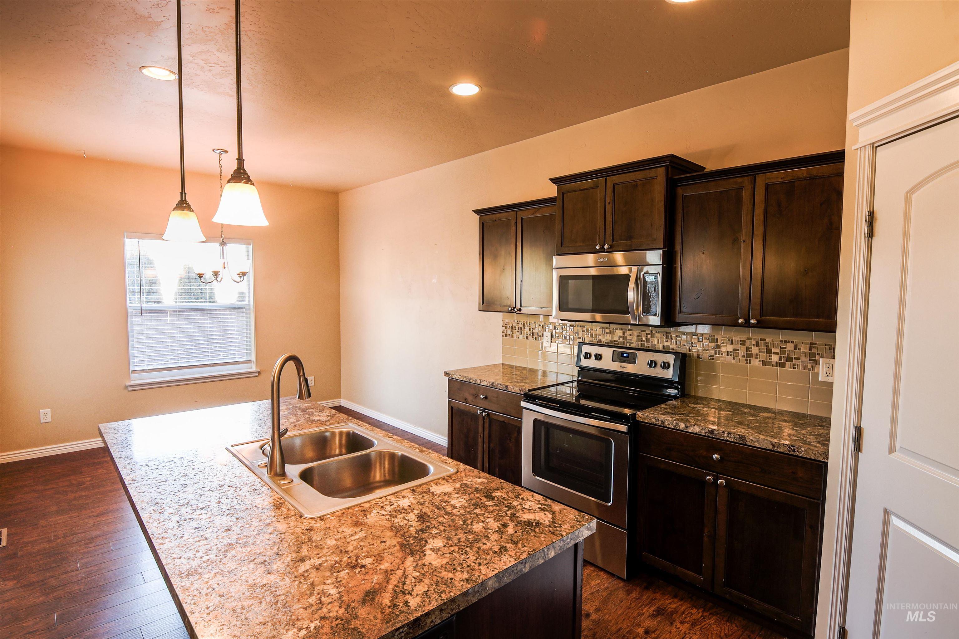 947 Americana Circle, Twin Falls, Idaho 83301, 3 Bedrooms, 2 Bathrooms, Residential For Sale, Price $385,000,MLS 98971811