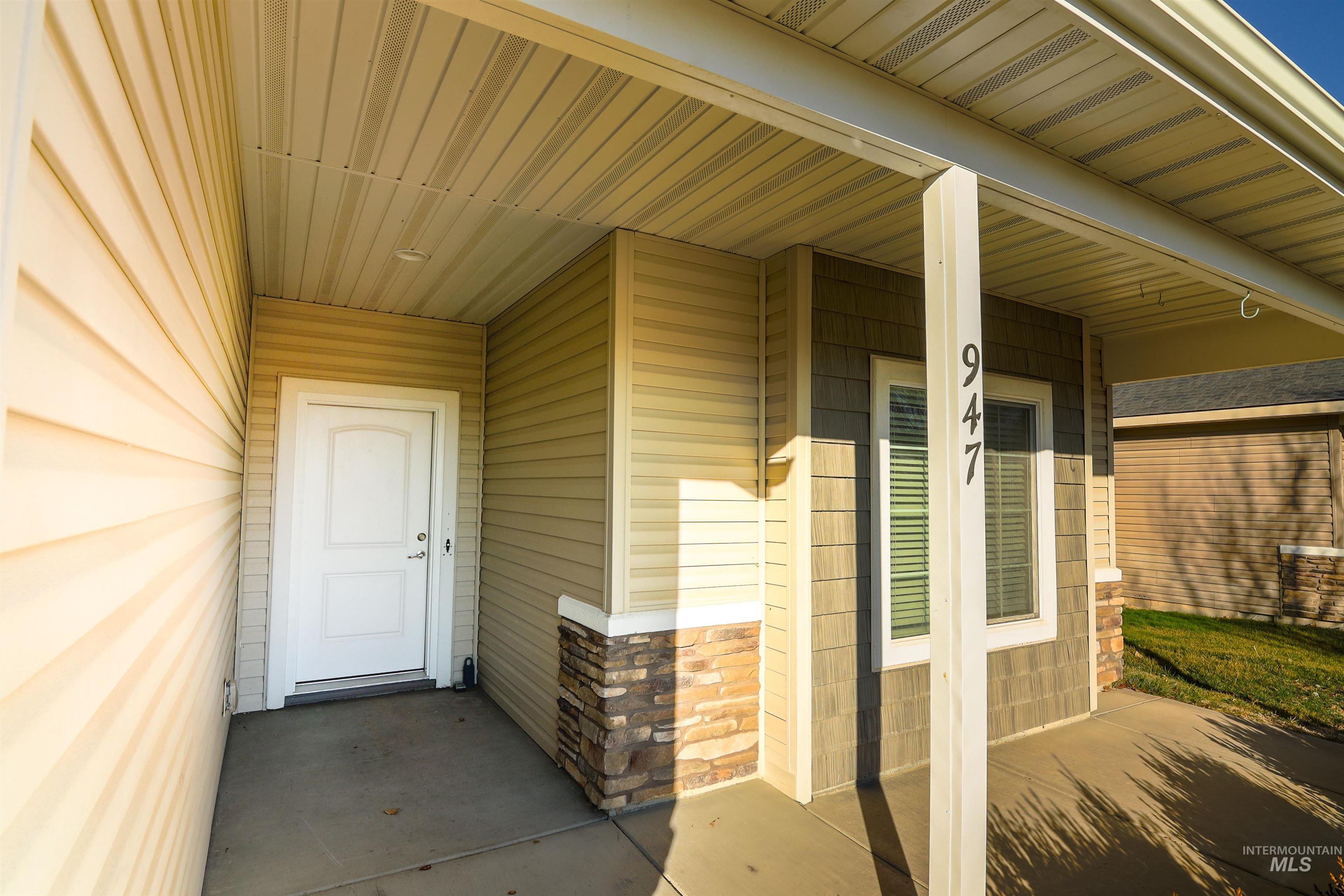 947 Americana Circle, Twin Falls, Idaho 83301, 3 Bedrooms, 2 Bathrooms, Residential For Sale, Price $385,000,MLS 98971811