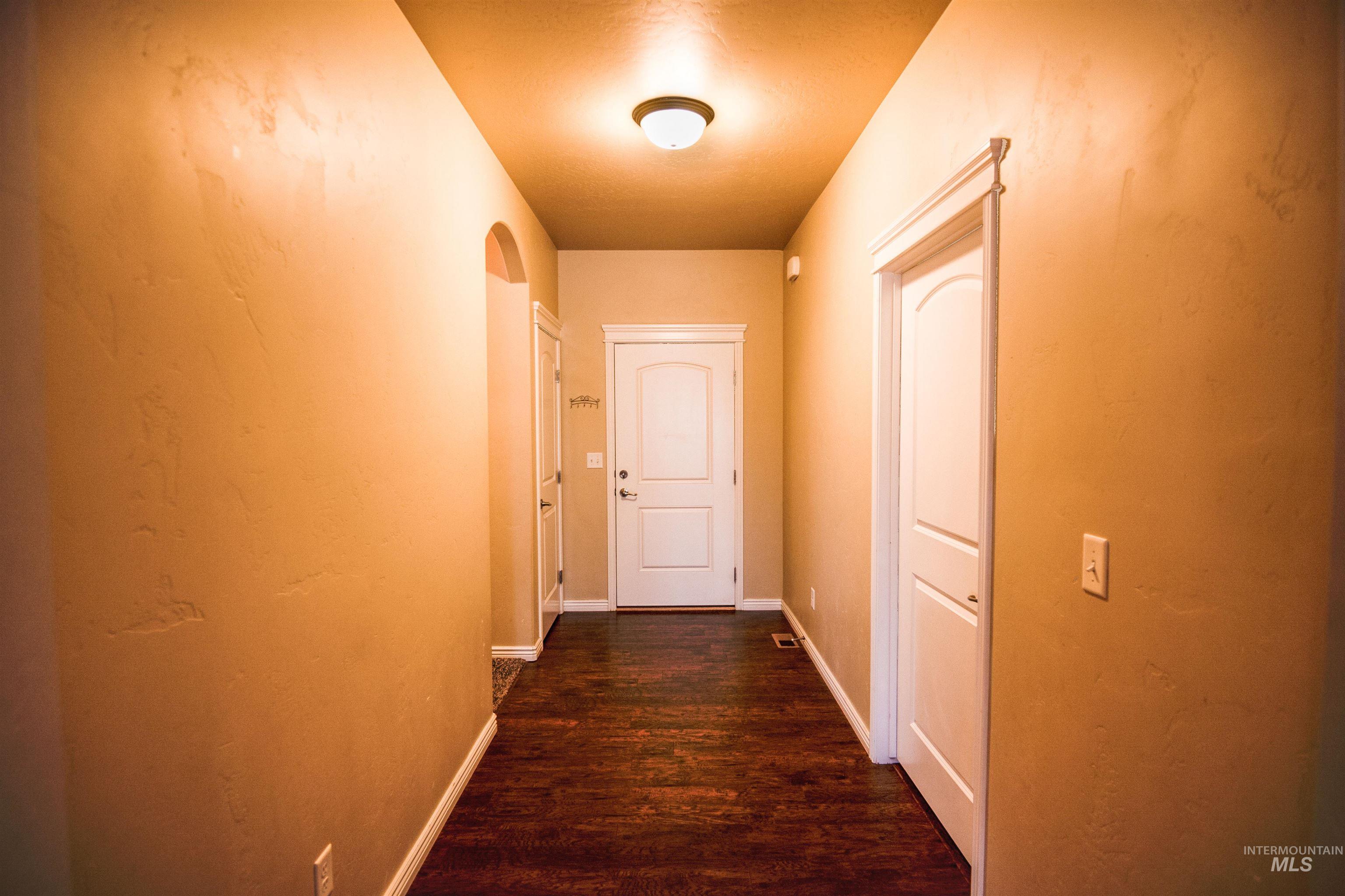 947 Americana Circle, Twin Falls, Idaho 83301, 3 Bedrooms, 2 Bathrooms, Residential For Sale, Price $385,000,MLS 98971811