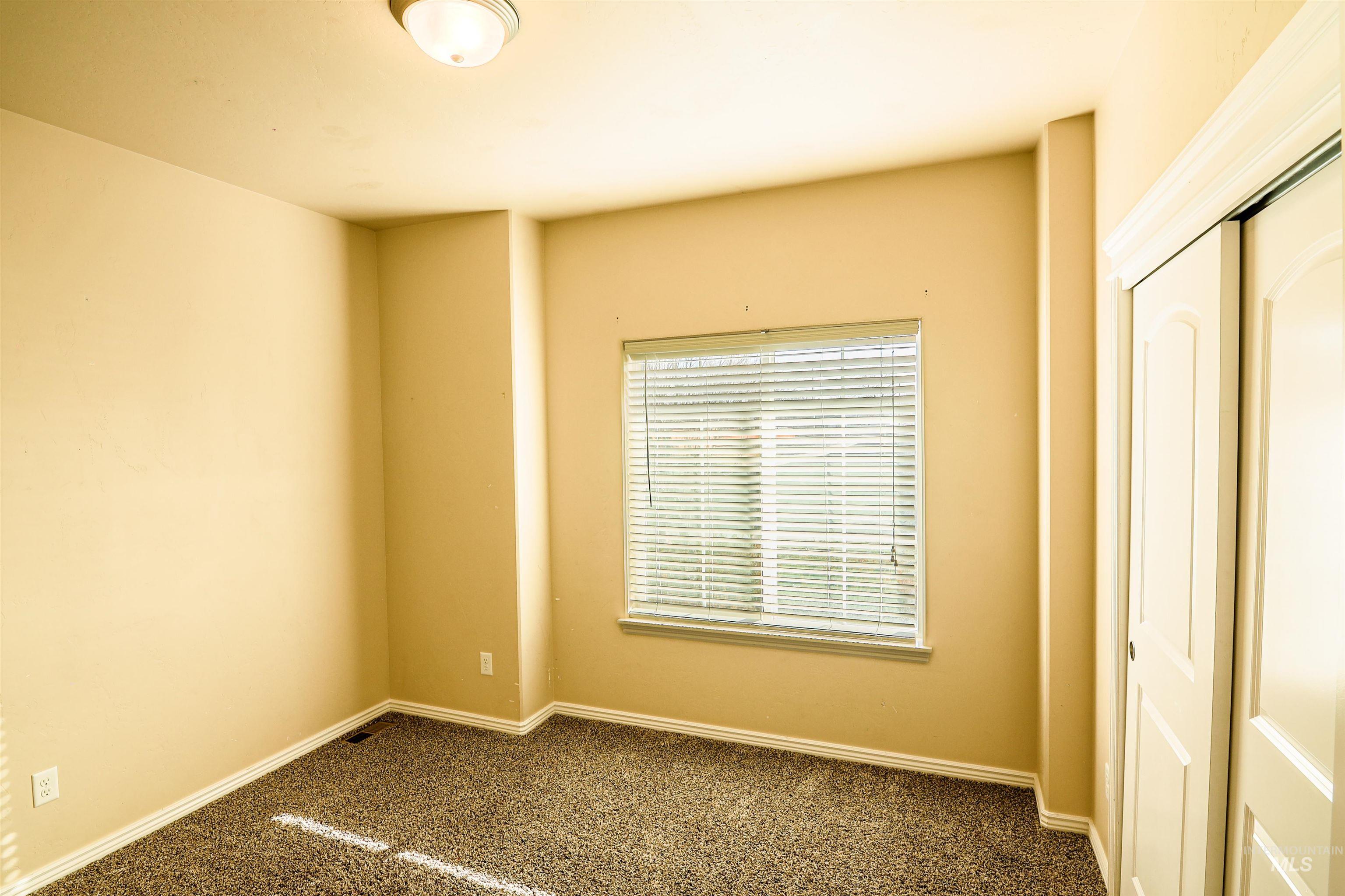 947 Americana Circle, Twin Falls, Idaho 83301, 3 Bedrooms, 2 Bathrooms, Residential For Sale, Price $385,000,MLS 98971811