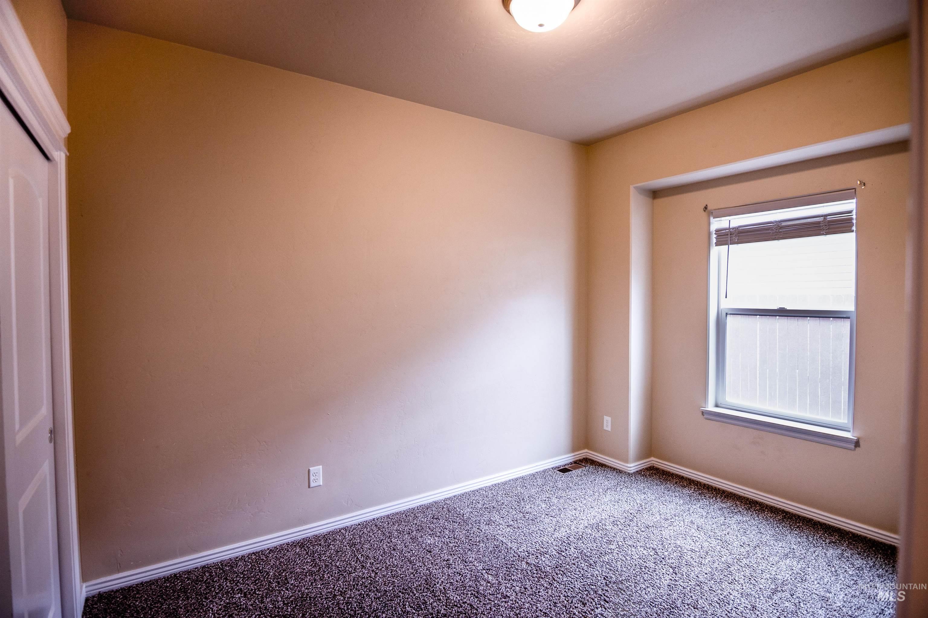 947 Americana Circle, Twin Falls, Idaho 83301, 3 Bedrooms, 2 Bathrooms, Residential For Sale, Price $385,000,MLS 98971811