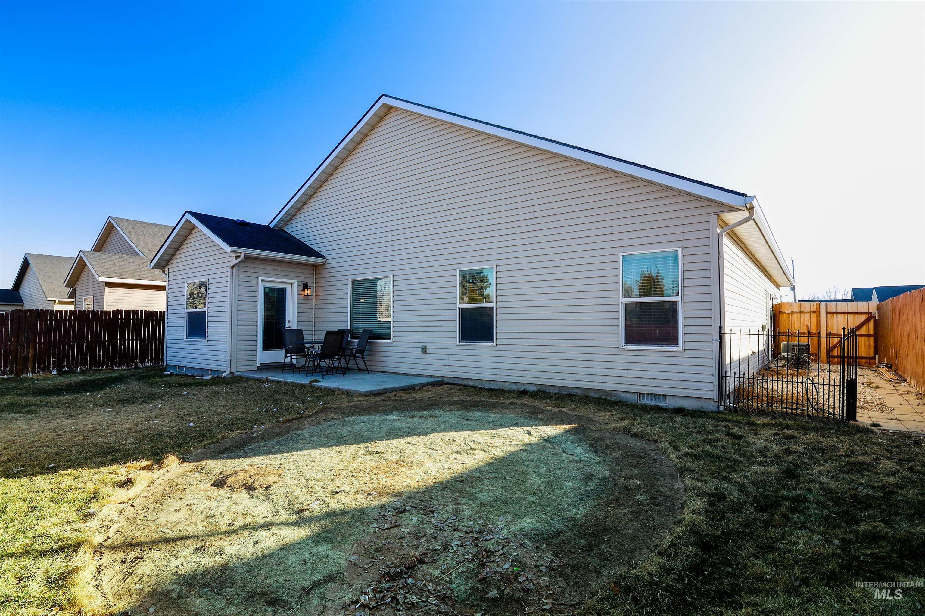 947 Americana Circle, Twin Falls, Idaho 83301, 3 Bedrooms, 2 Bathrooms, Residential For Sale, Price $385,000,MLS 98971811