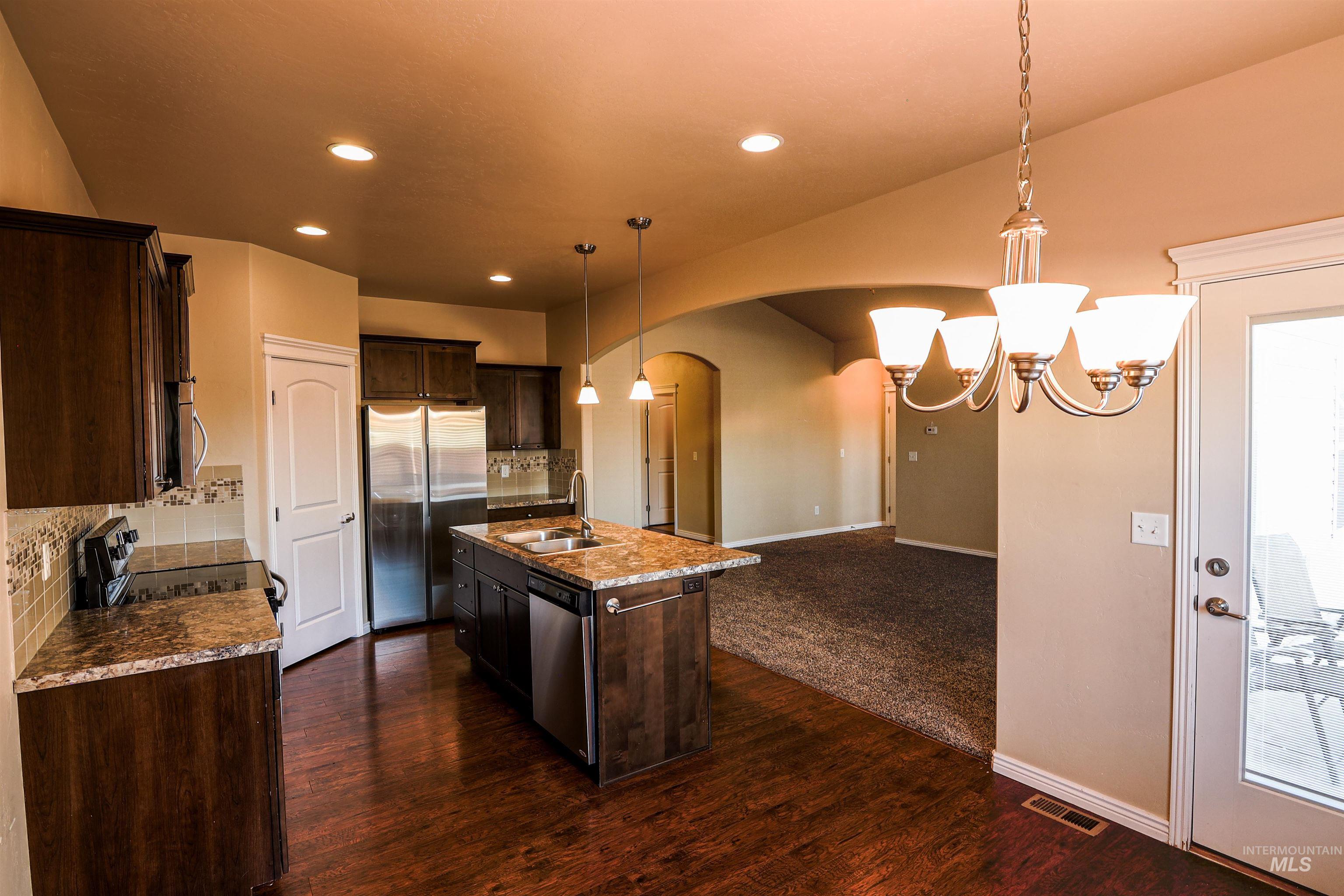 947 Americana Circle, Twin Falls, Idaho 83301, 3 Bedrooms, 2 Bathrooms, Residential For Sale, Price $385,000,MLS 98971811