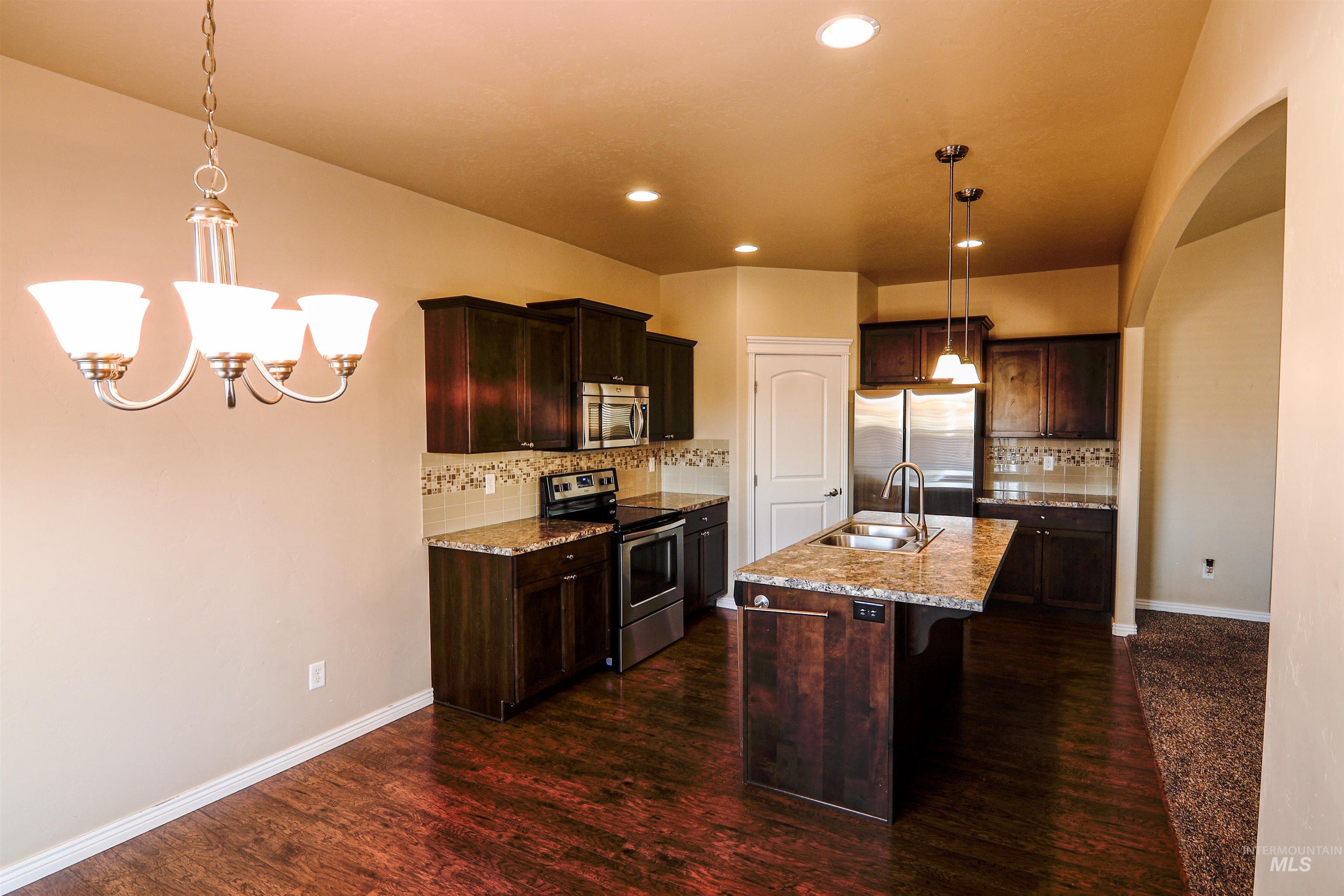 947 Americana Circle, Twin Falls, Idaho 83301, 3 Bedrooms, 2 Bathrooms, Residential For Sale, Price $385,000,MLS 98971811