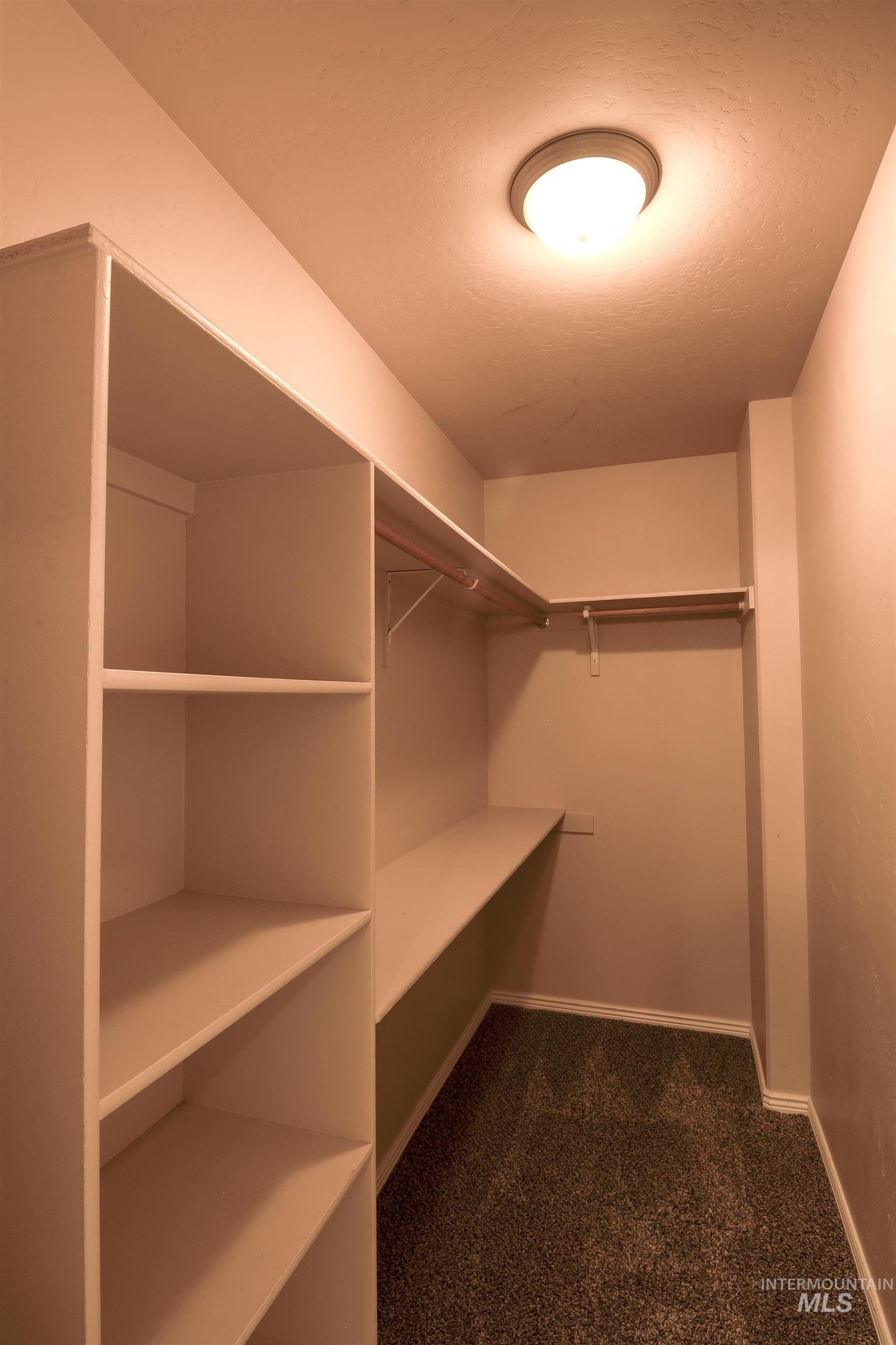 947 Americana Circle, Twin Falls, Idaho 83301, 3 Bedrooms, 2 Bathrooms, Residential For Sale, Price $385,000,MLS 98971811