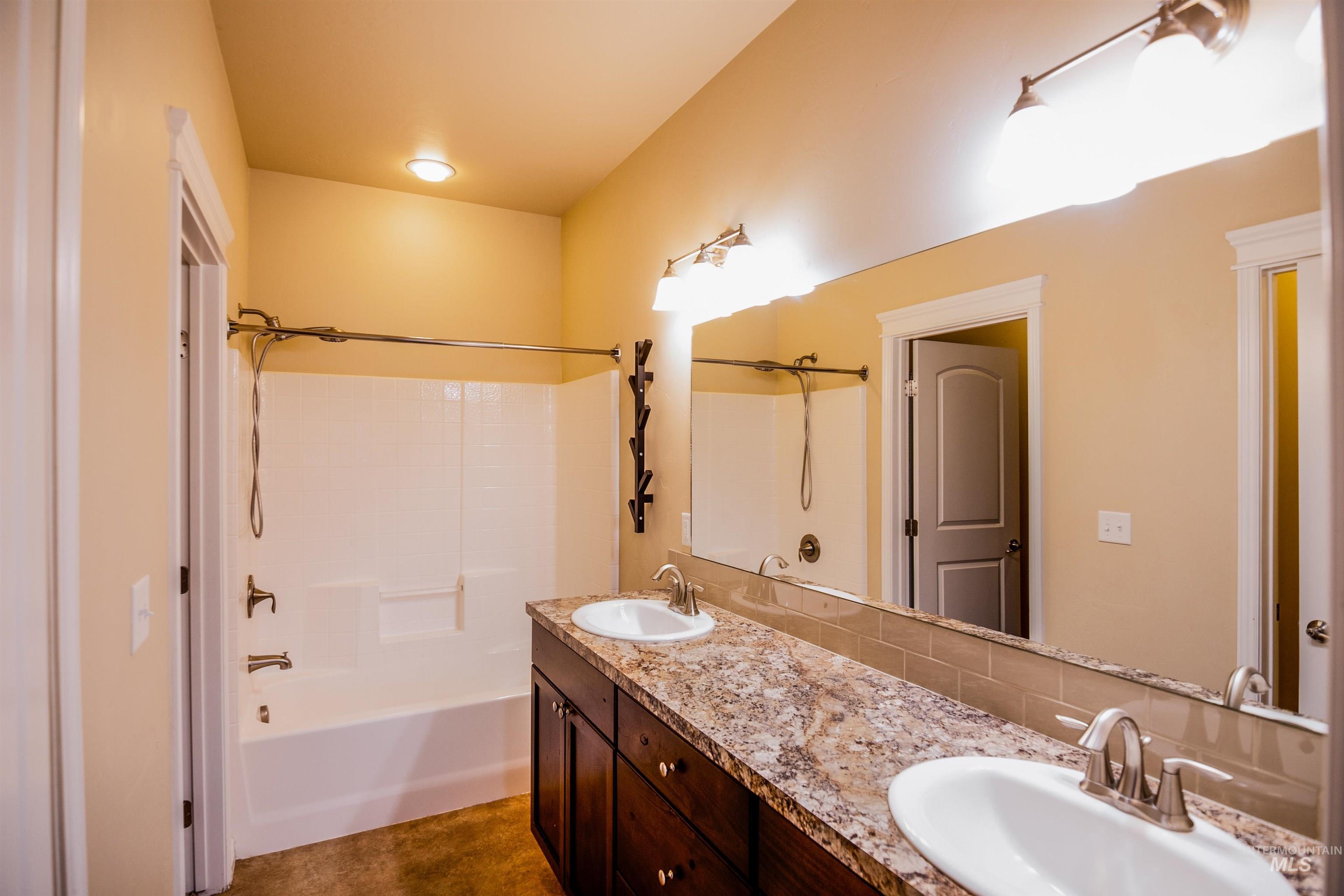 947 Americana Circle, Twin Falls, Idaho 83301, 3 Bedrooms, 2 Bathrooms, Residential For Sale, Price $385,000,MLS 98971811