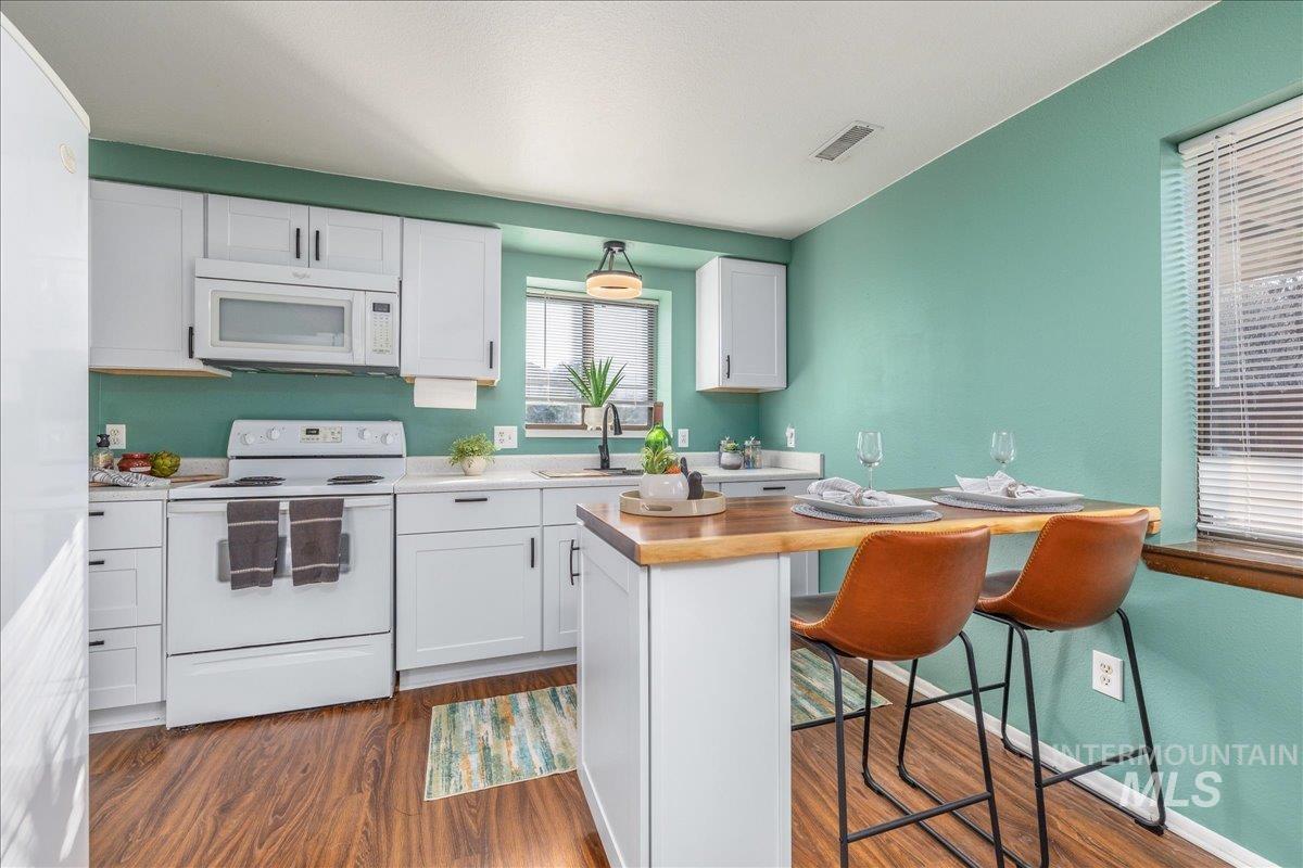 2228 E Roanoke Dr, Boise, Idaho 83712, 3 Bedrooms, 2.5 Bathrooms, Residential Income For Sale, Price $979,999,MLS 98971815