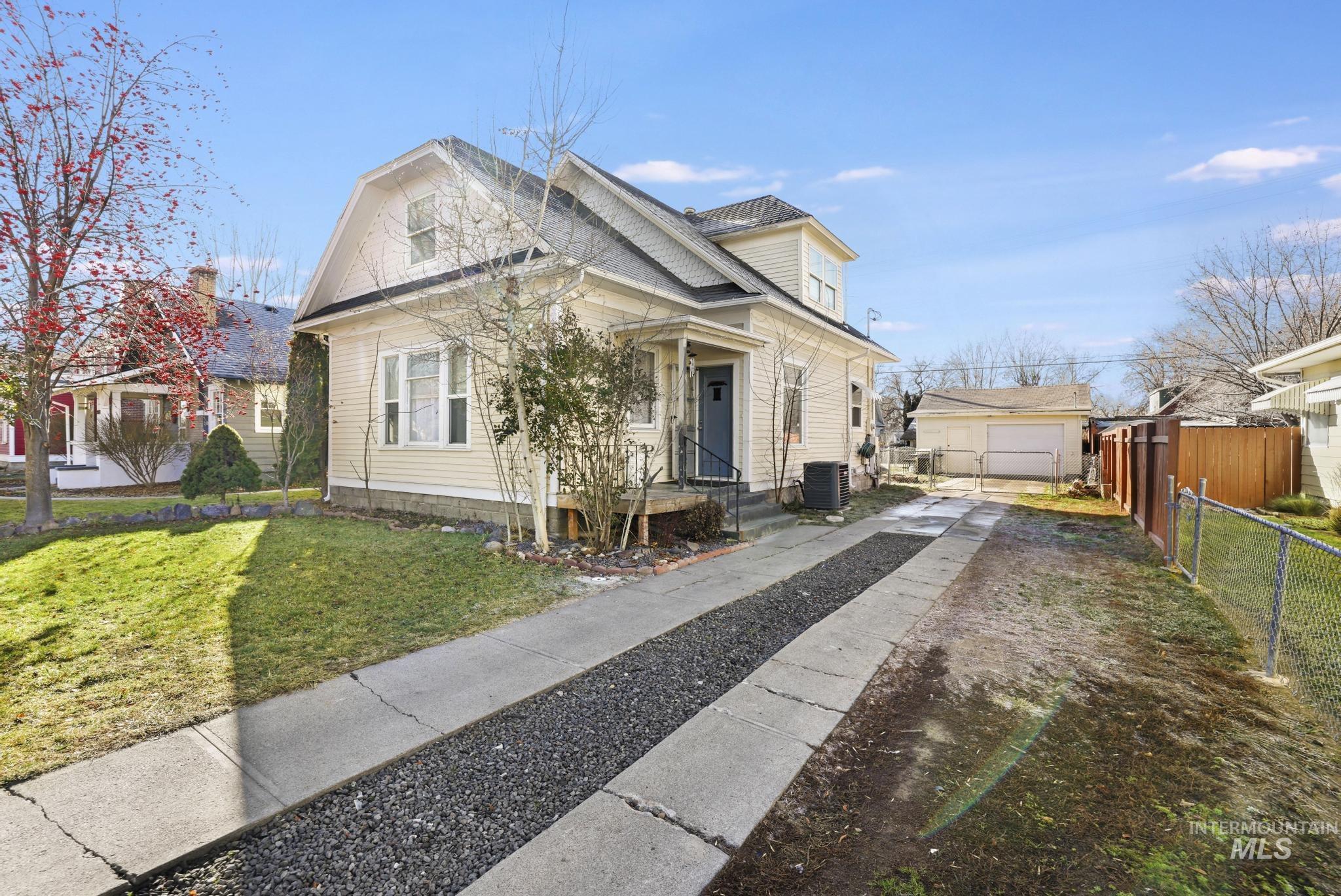 242 8th Ave E, Twin Falls, Idaho 83301, 4 Bedrooms, 2 Bathrooms, Residential For Sale, Price $365,000,MLS 98971819