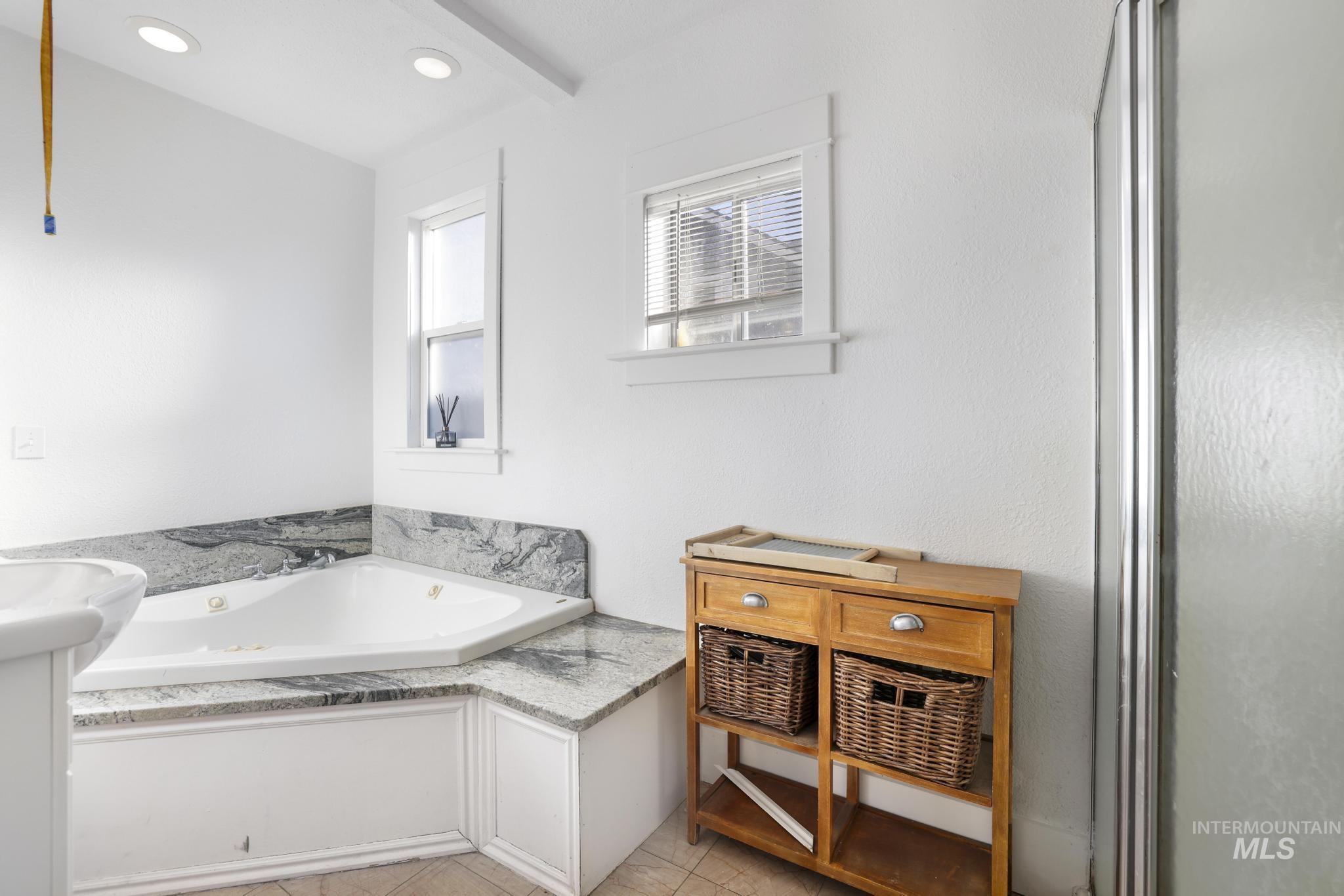 242 8th Ave E, Twin Falls, Idaho 83301, 4 Bedrooms, 2 Bathrooms, Residential For Sale, Price $365,000,MLS 98971819