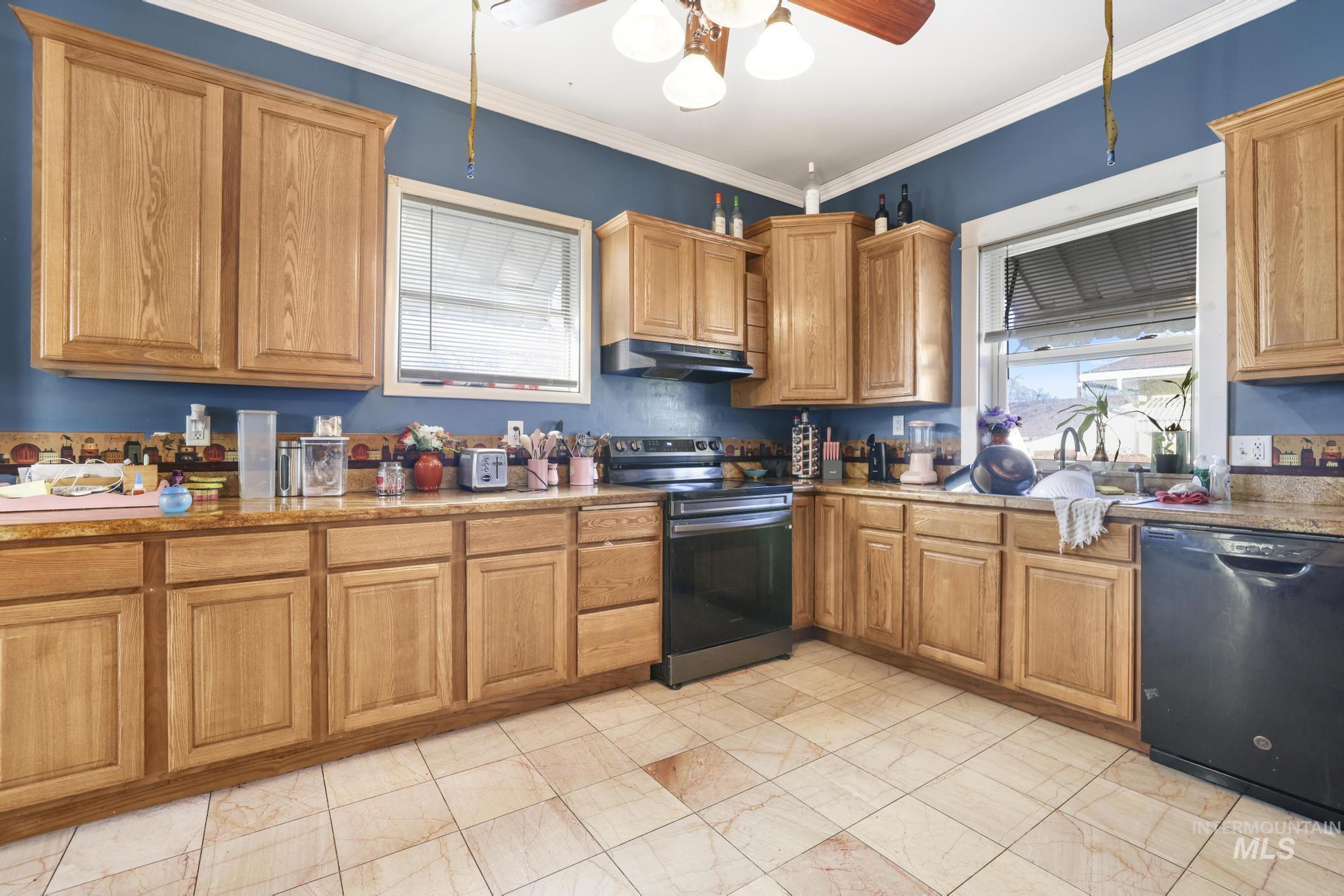 242 8th Ave E, Twin Falls, Idaho 83301, 4 Bedrooms, 2 Bathrooms, Residential For Sale, Price $365,000,MLS 98971819