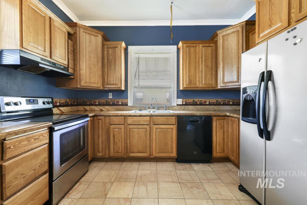 242 8th Ave E, Twin Falls, Idaho 83301, 3 Bedrooms, 1 Bathroom, Residential Income For Sale, Price $355,000,MLS 98971820