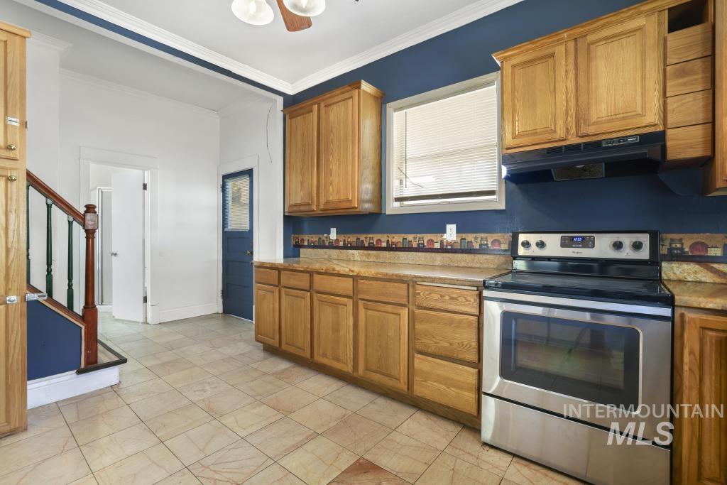 242 8th Ave E, Twin Falls, Idaho 83301, 3 Bedrooms, 1 Bathroom, Residential Income For Sale, Price $355,000,MLS 98971820