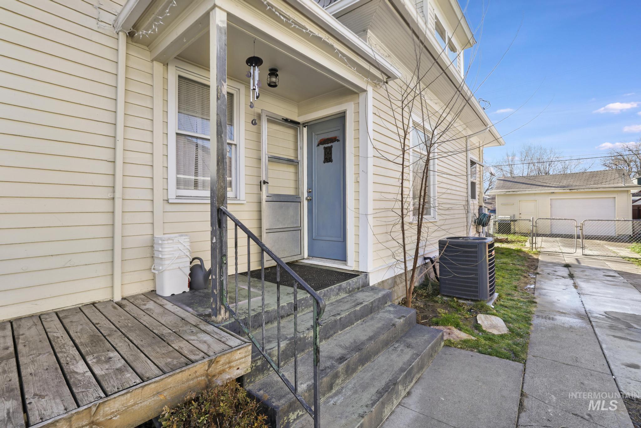 242 8th Ave E, Twin Falls, Idaho 83301, 3 Bedrooms, 1 Bathroom, Residential Income For Sale, Price $365,000,MLS 98971820