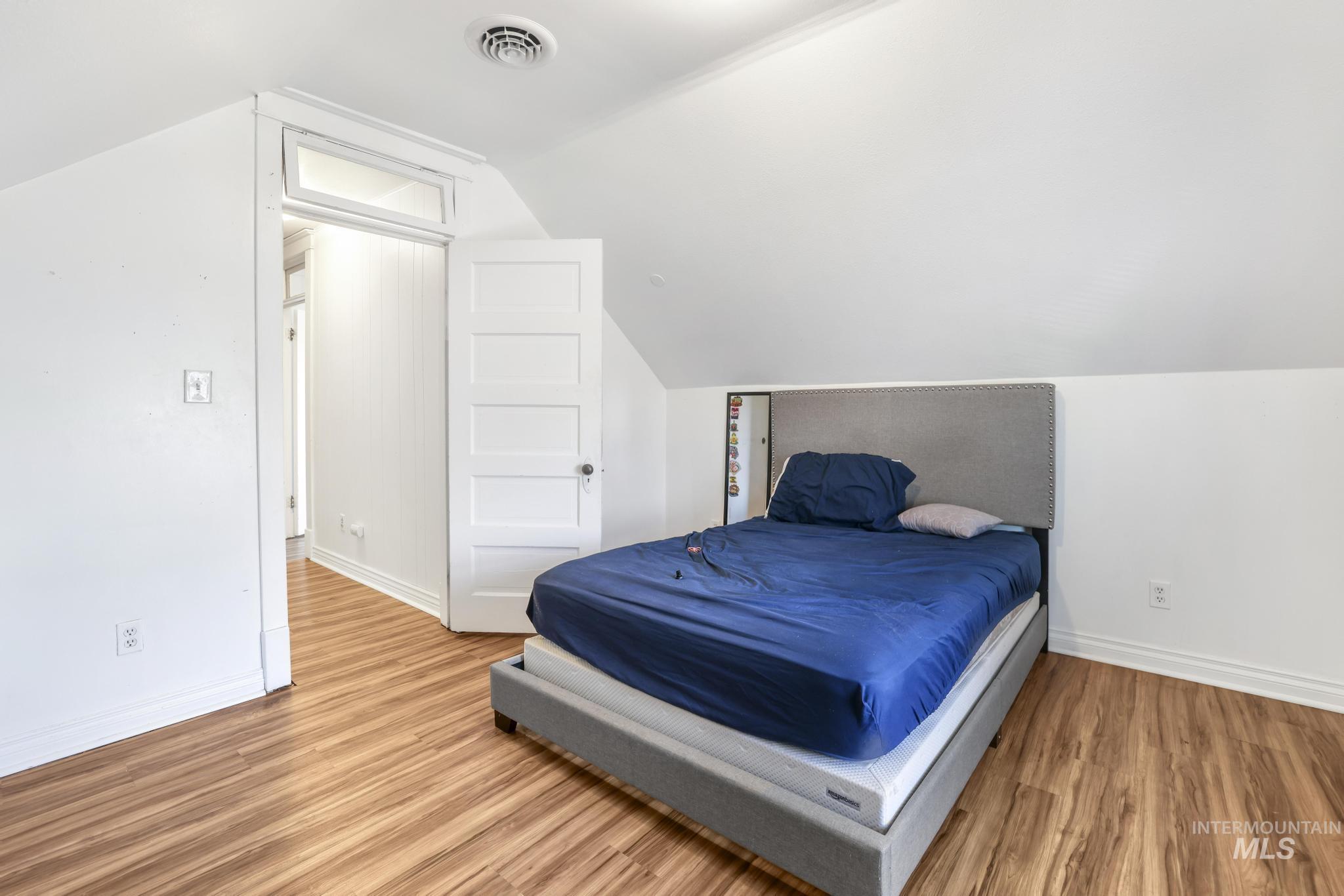 242 8th Ave E, Twin Falls, Idaho 83301, 3 Bedrooms, 1 Bathroom, Residential Income For Sale, Price $365,000,MLS 98971820