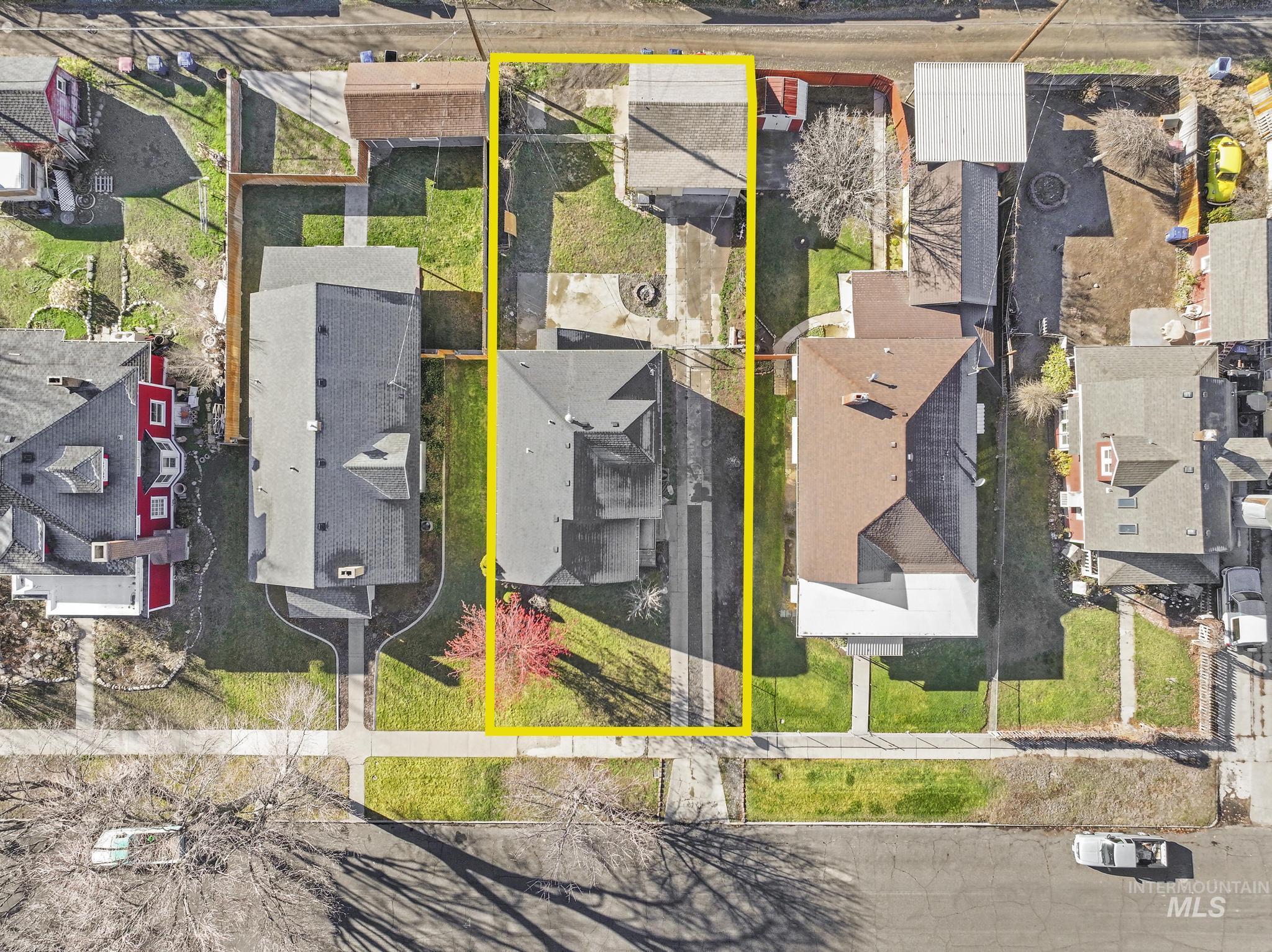 242 8th Ave E, Twin Falls, Idaho 83301, 3 Bedrooms, 1 Bathroom, Residential Income For Sale, Price $355,000,MLS 98971820