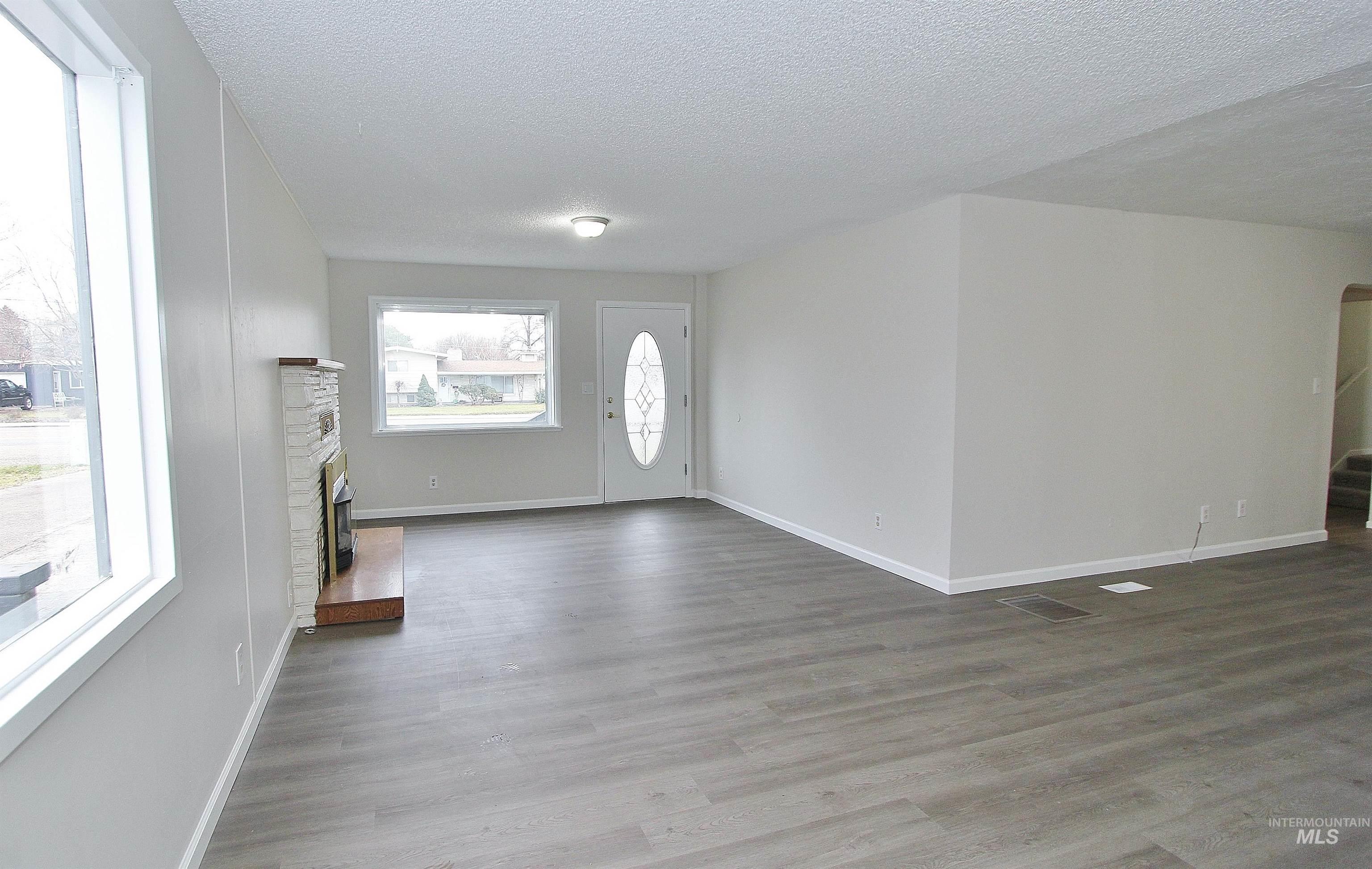 446 Lake Lowell Ave., Nampa, Idaho 83686, 3 Bedrooms, 2 Bathrooms, Residential For Sale, Price $395,000,MLS 98971824