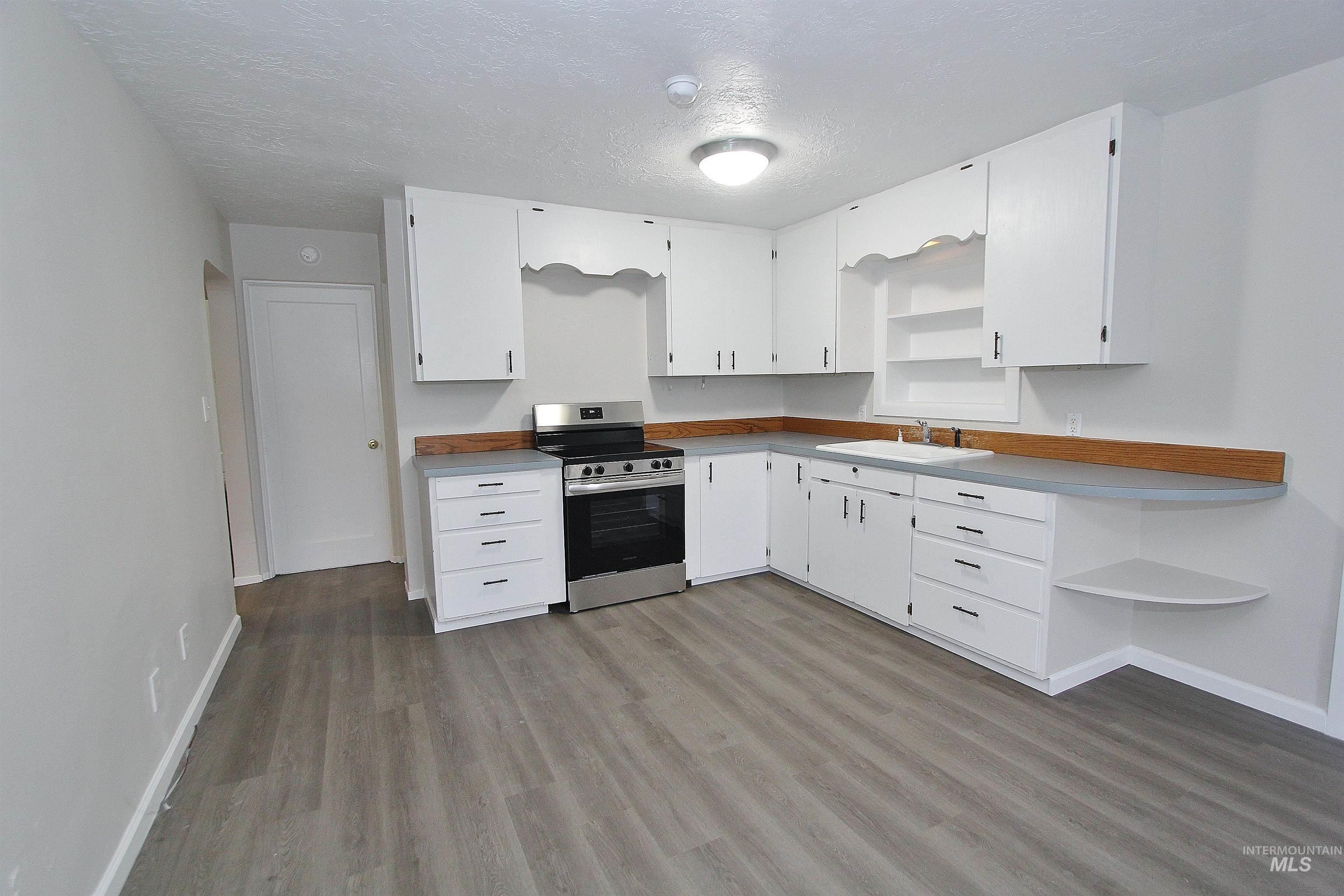 446 Lake Lowell Ave., Nampa, Idaho 83686, 3 Bedrooms, 2 Bathrooms, Residential For Sale, Price $395,000,MLS 98971824