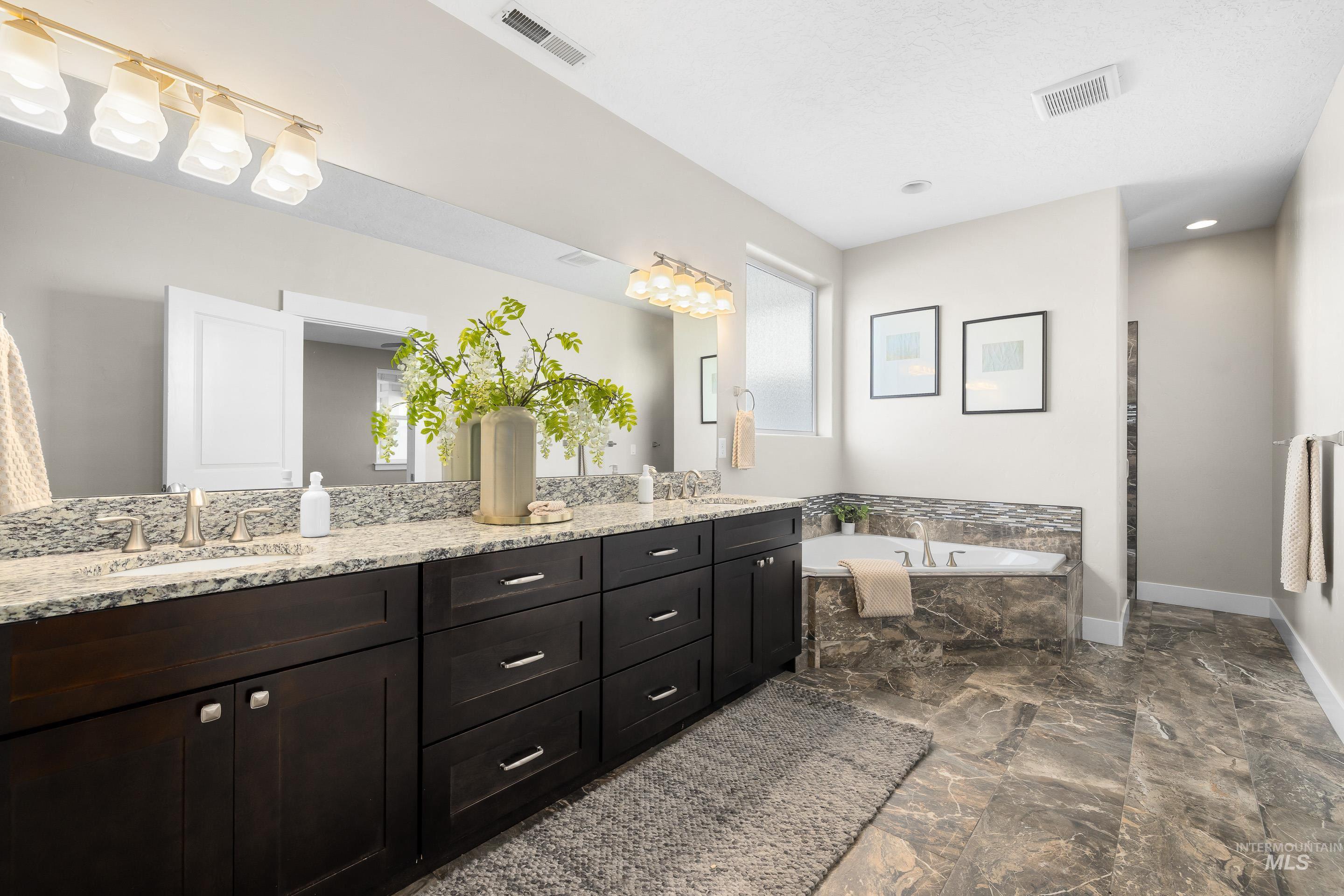 8018 Plumberry Ct, Middleton, Idaho 83644-5736, 4 Bedrooms, 3 Bathrooms, Residential For Sale, Price $1,045,000,MLS 98971826