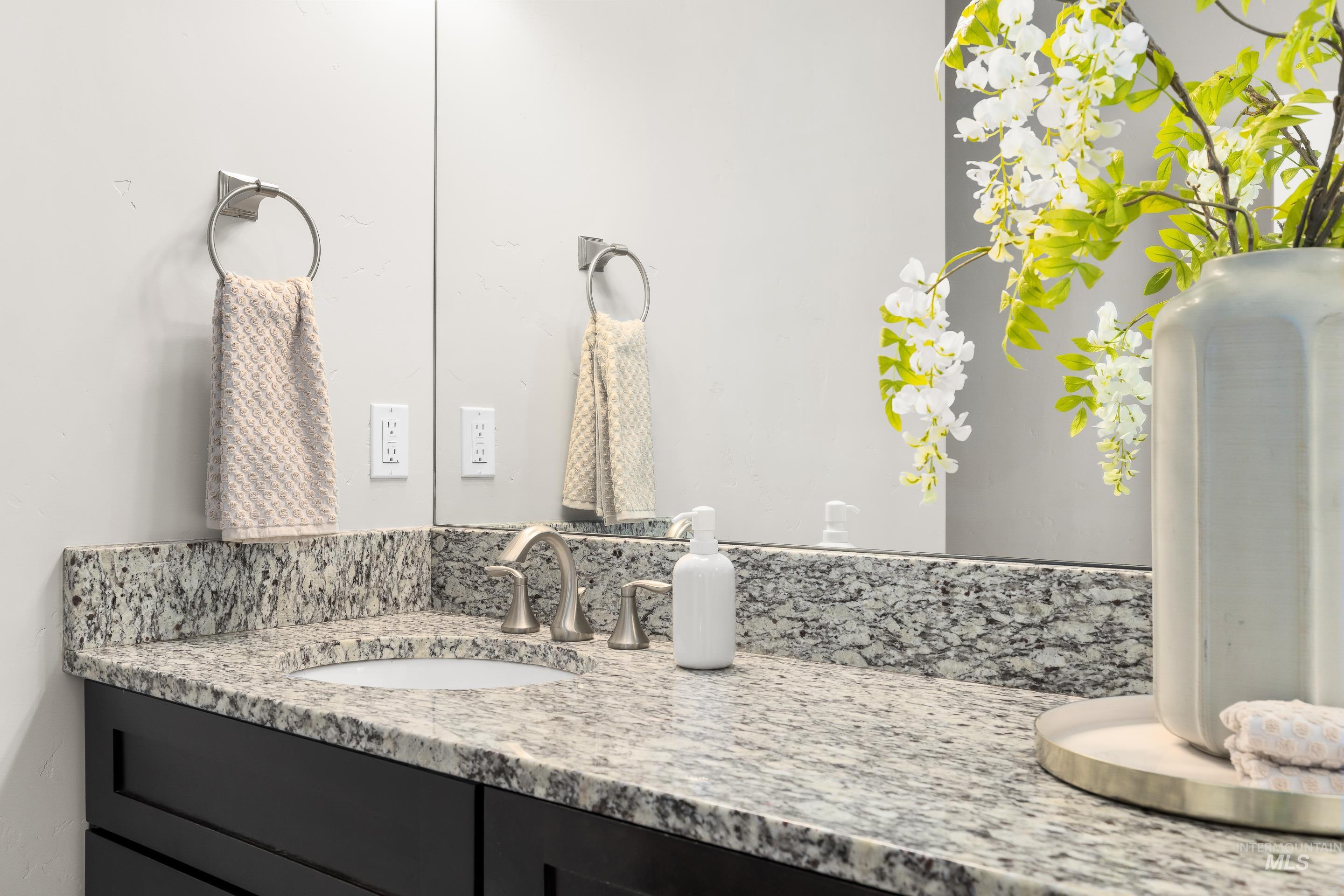 8018 Plumberry Ct, Middleton, Idaho 83644-5736, 4 Bedrooms, 3 Bathrooms, Residential For Sale, Price $1,045,000,MLS 98971826