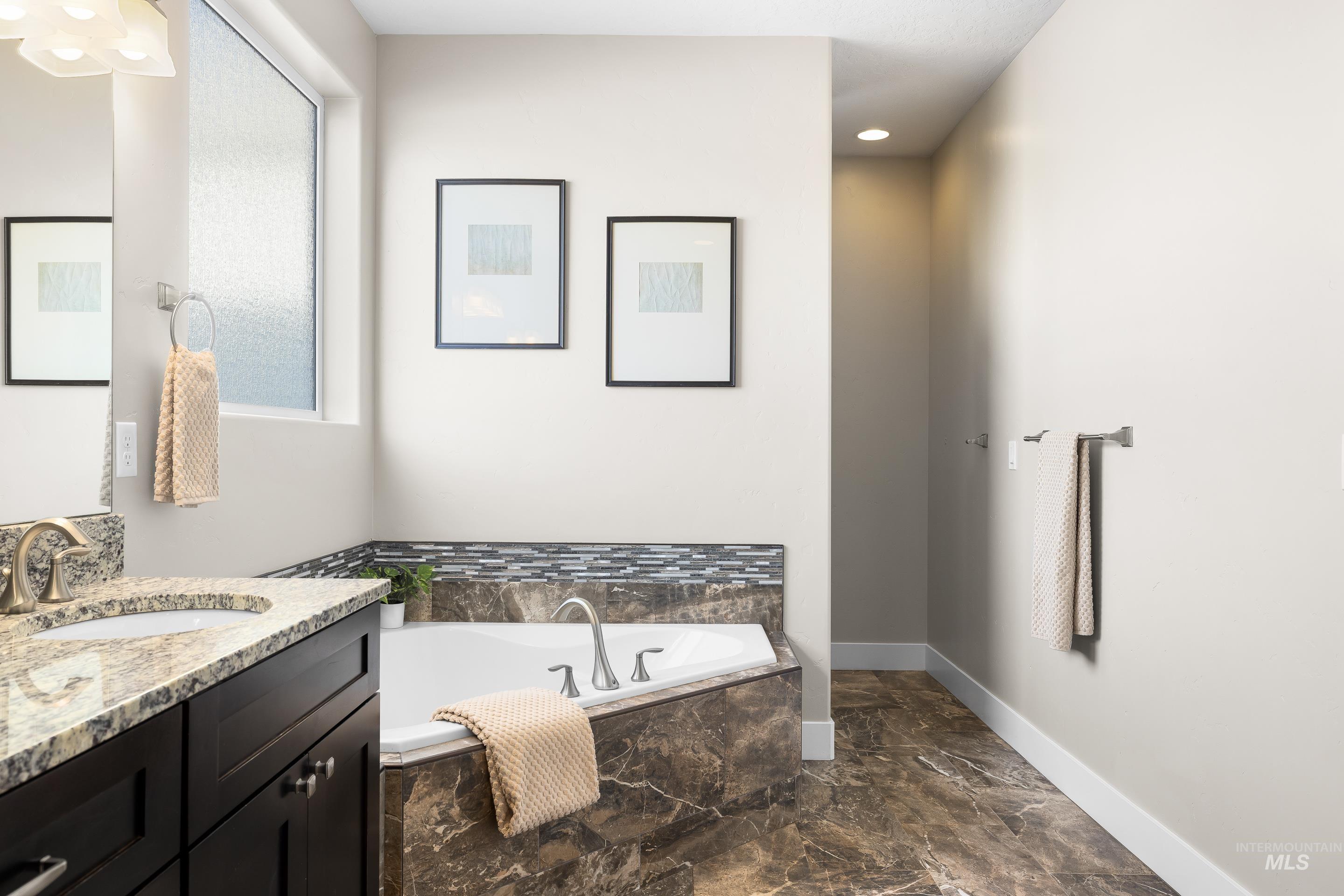 8018 Plumberry Ct, Middleton, Idaho 83644-5736, 4 Bedrooms, 3 Bathrooms, Residential For Sale, Price $1,045,000,MLS 98971826