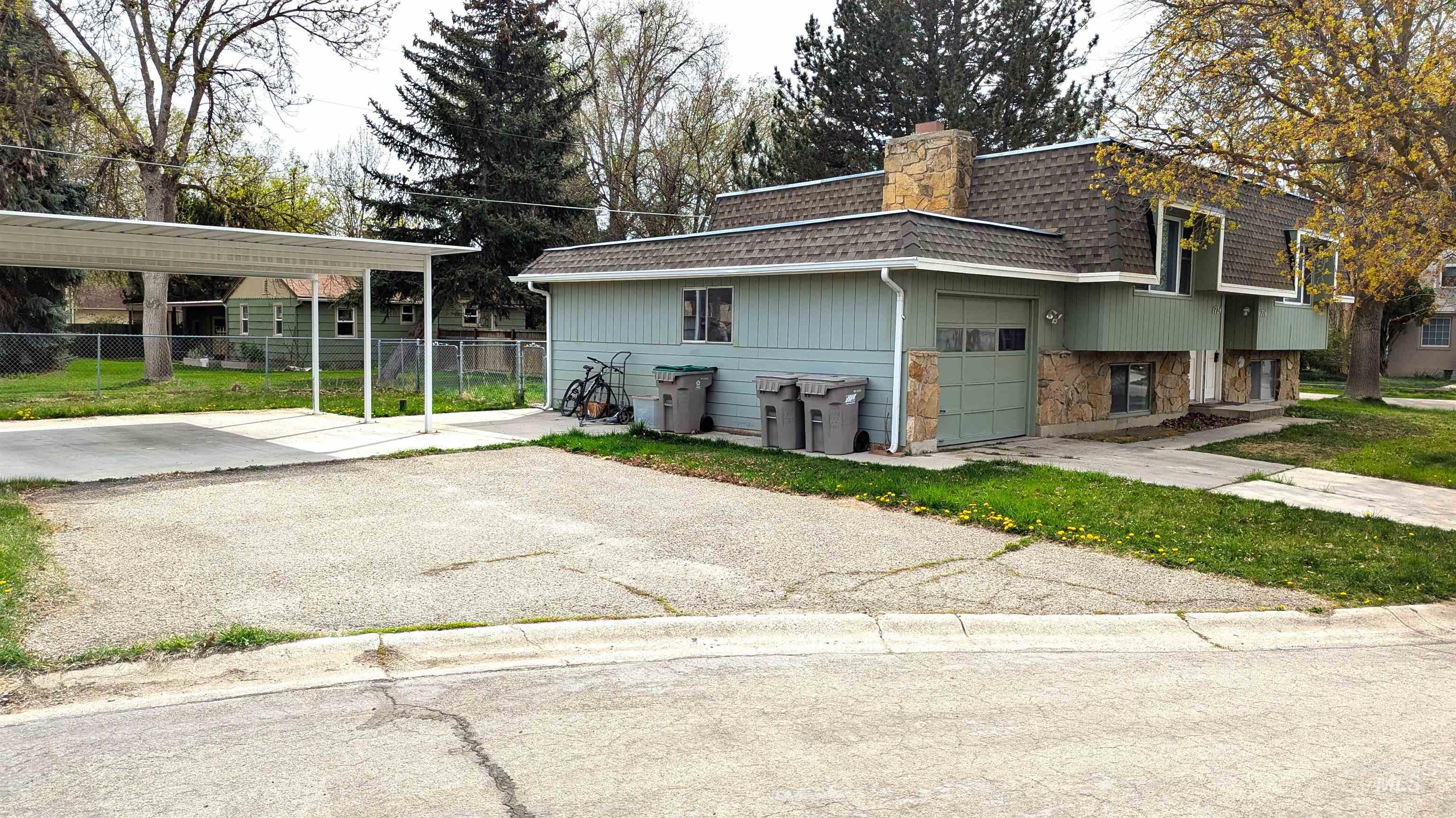 1724 & 1726 W Annett Circle, Boise, Idaho 83705, 2 Bedrooms, 1 Bathroom, Residential Income For Sale, Price $520,000,MLS 98971828