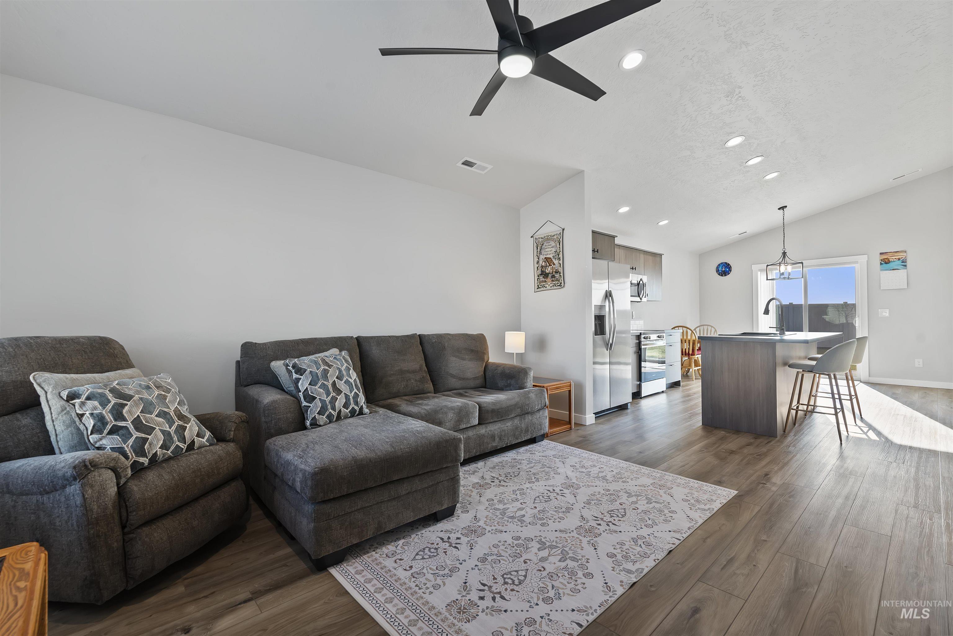 3923 W Tribute St, Meridian, Idaho 83642, 3 Bedrooms, 2 Bathrooms, Residential For Sale, Price $395,000,MLS 98971832