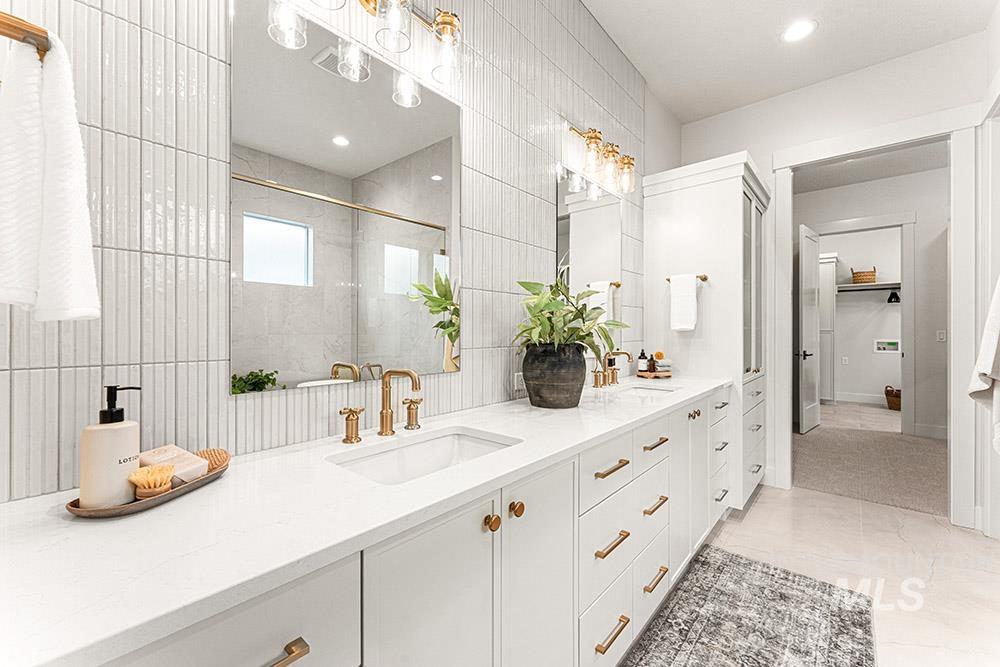 820 N Creekwater Ave, Eagle, Idaho 83616, 4 Bedrooms, 4.5 Bathrooms, Residential For Sale, Price $1,299,900,MLS 98971834