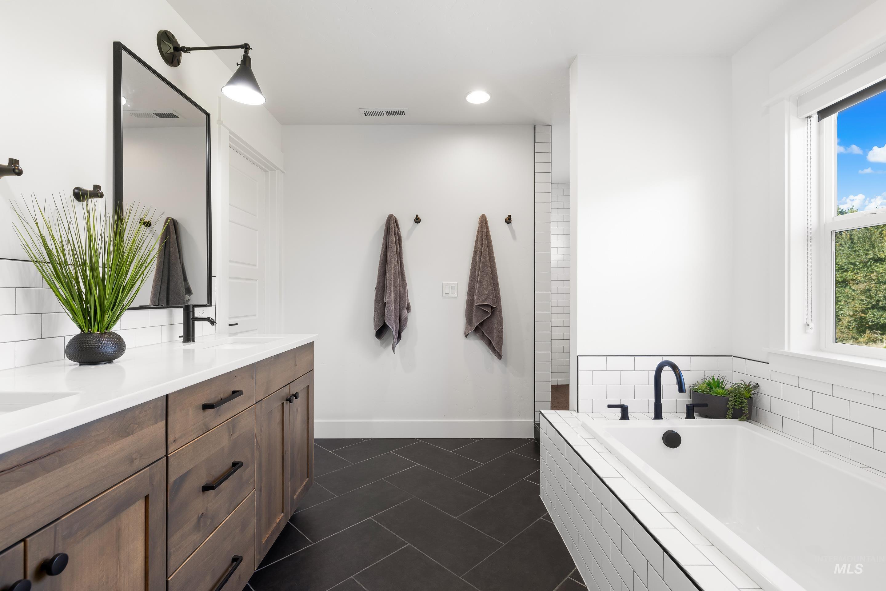 3272 W Miners Farm, Boise, Idaho 83714, 5 Bedrooms, 4.5 Bathrooms, Residential For Sale, Price $1,090,000,MLS 98971836