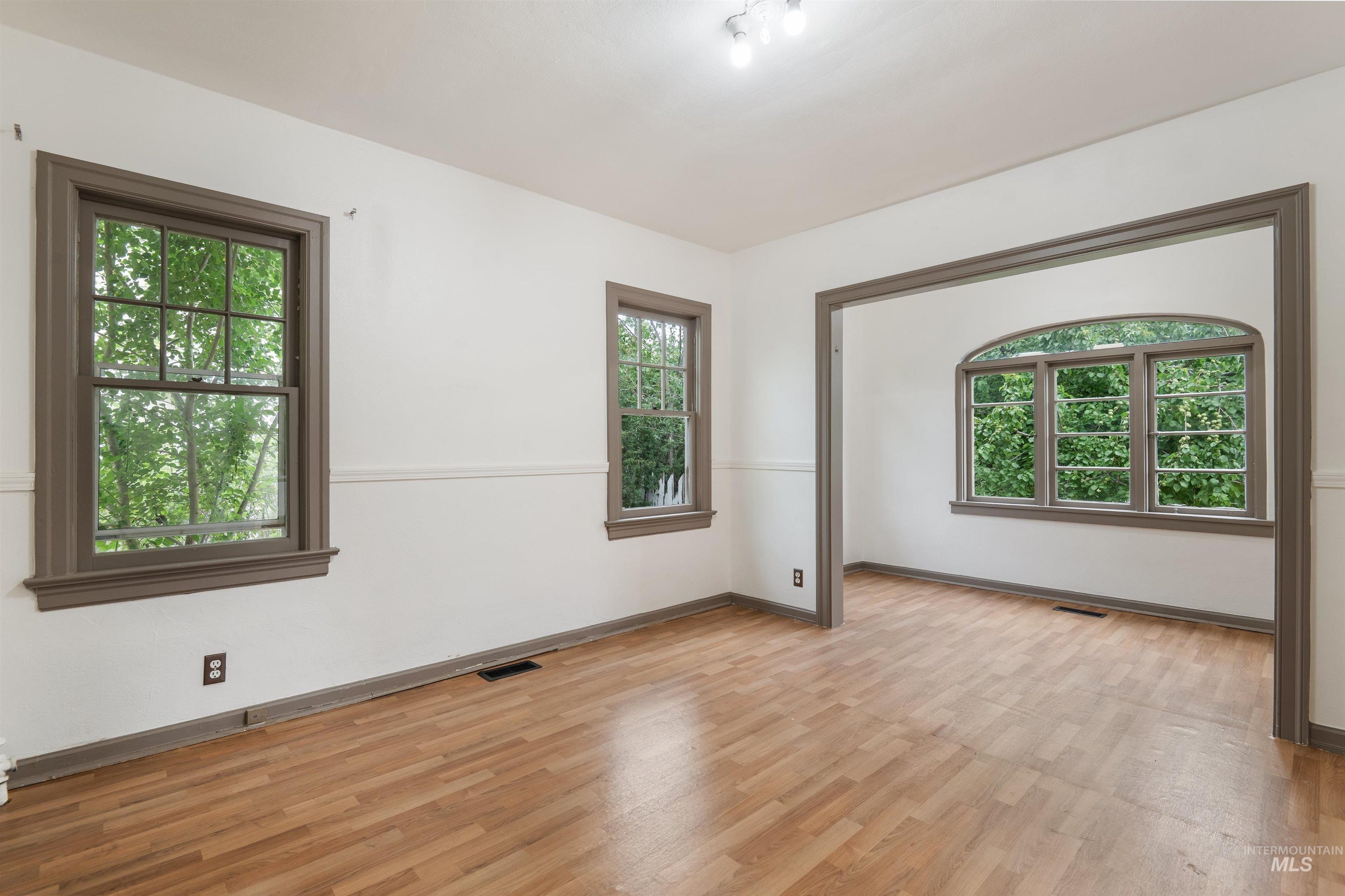 191 SW 5th Avenue, Ontario, Oregon 97914, 3 Bedrooms, 1.5 Bathrooms, Residential For Sale, Price $335,000,MLS 98971837