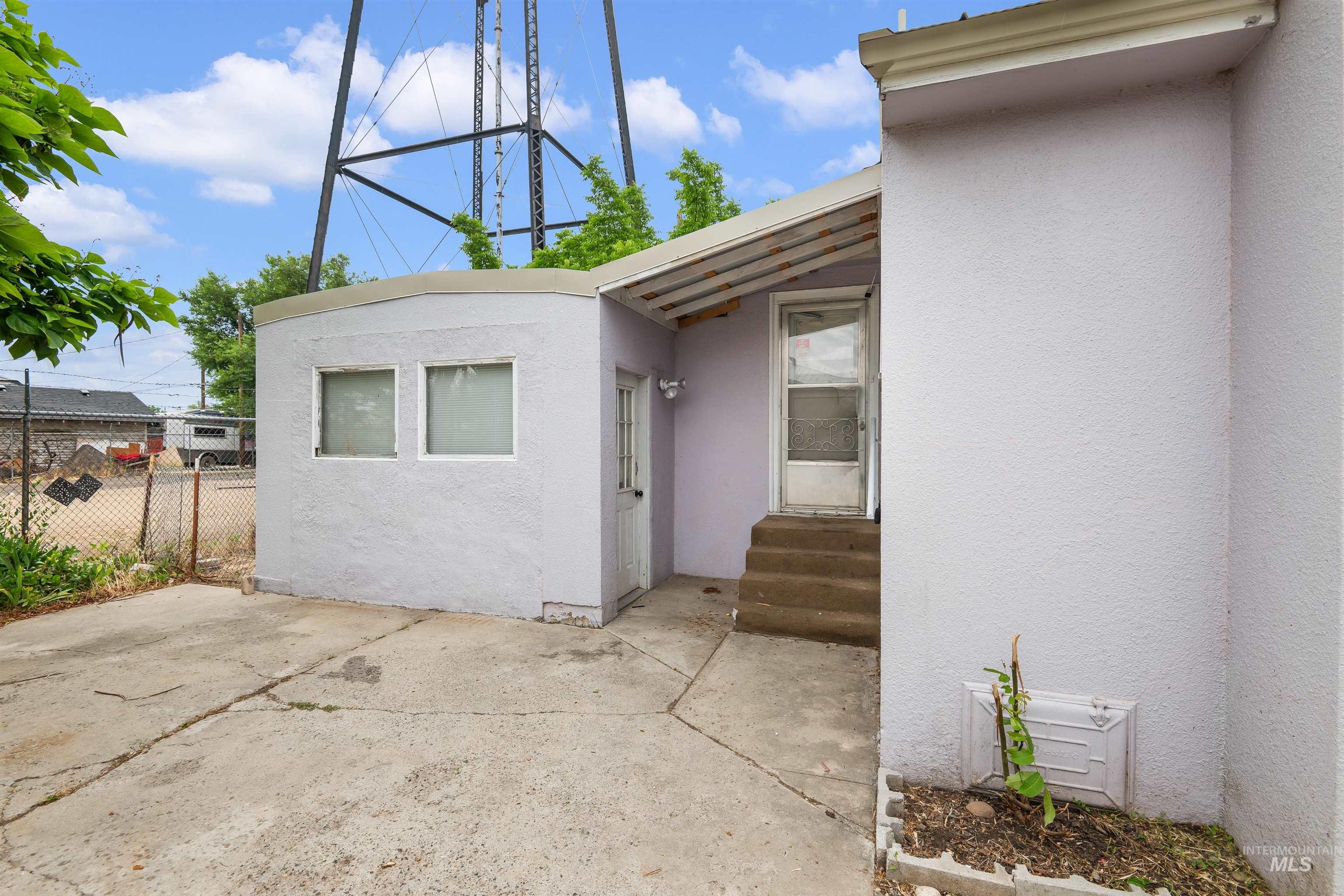 191 SW 5th Avenue, Ontario, Oregon 97914, 3 Bedrooms, 1.5 Bathrooms, Residential For Sale, Price $335,000,MLS 98971837