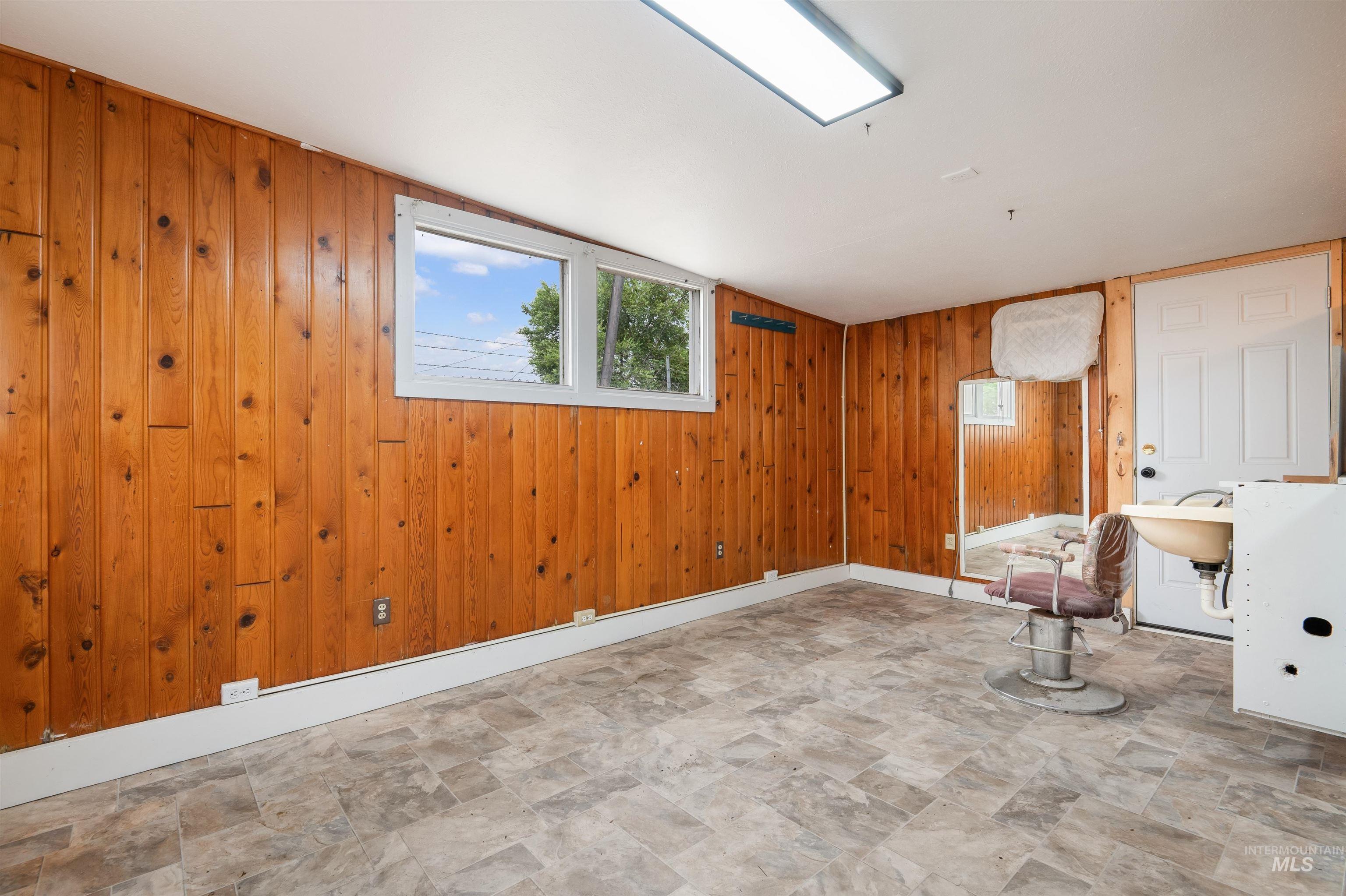 191 SW 5th Avenue, Ontario, Oregon 97914, 3 Bedrooms, 1.5 Bathrooms, Residential For Sale, Price $335,000,MLS 98971837