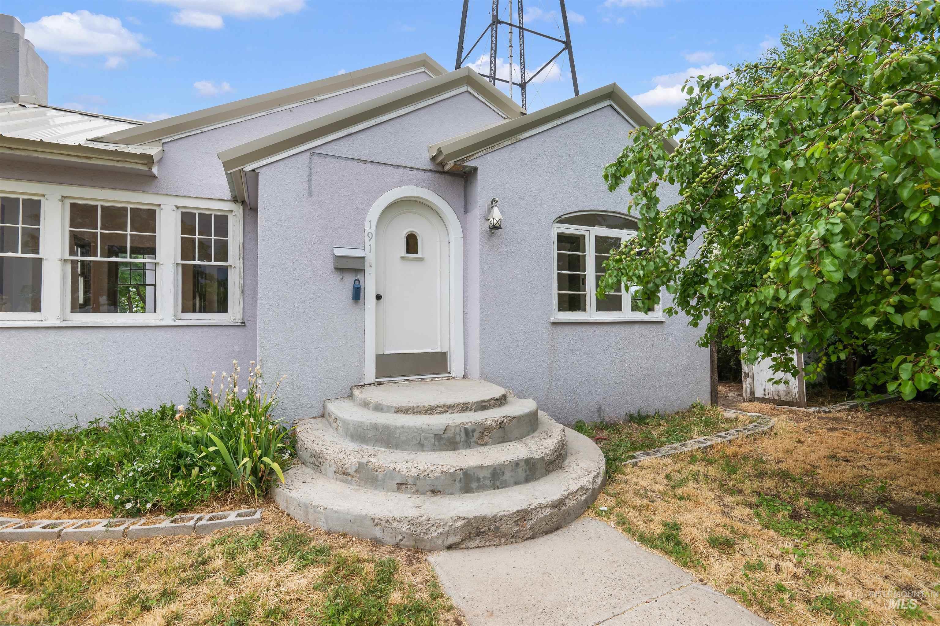 191 SW 5th Avenue, Ontario, Oregon 97914, 3 Bedrooms, 1.5 Bathrooms, Residential For Sale, Price $335,000,MLS 98971837