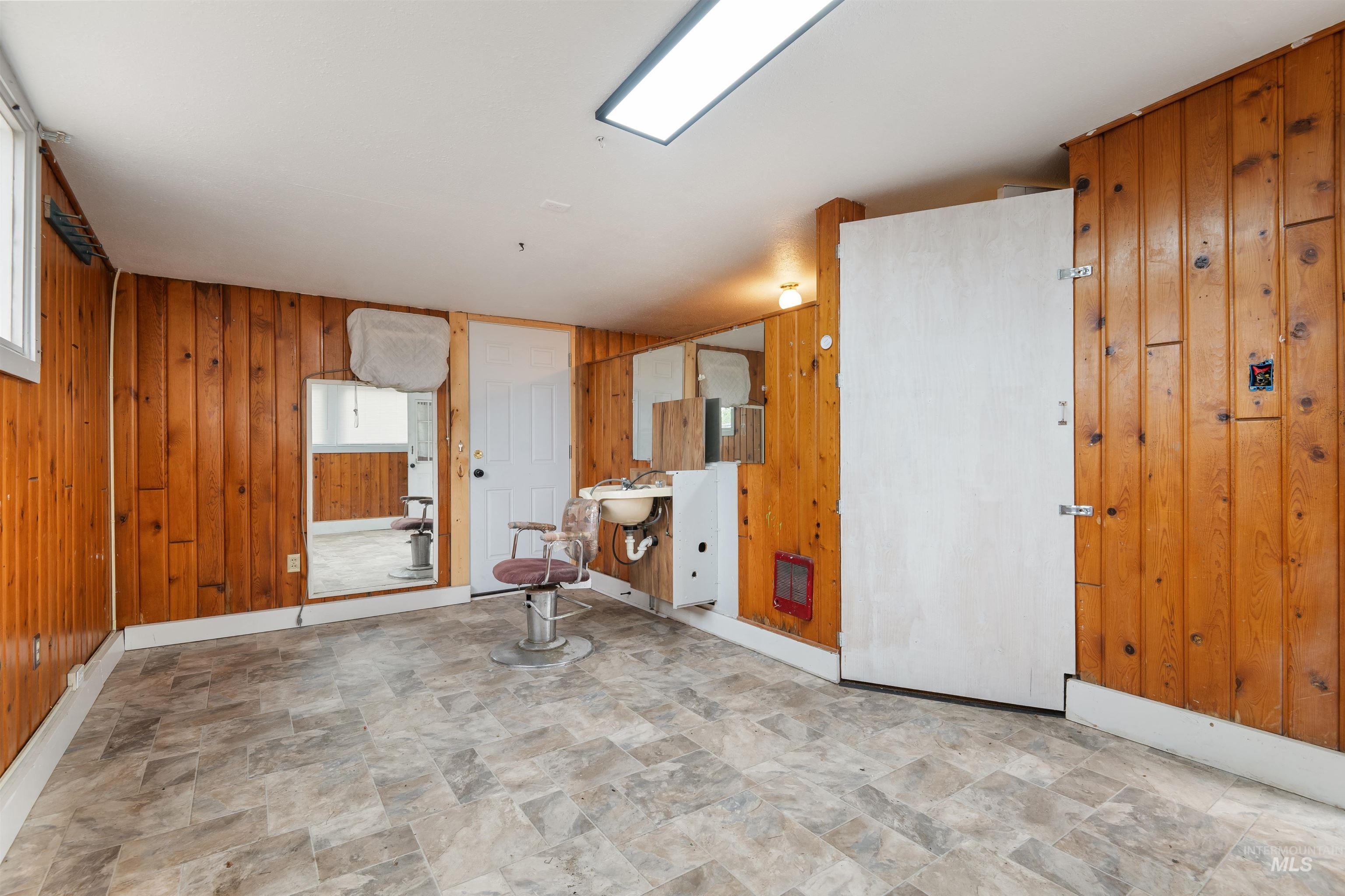 191 SW 5th Avenue, Ontario, Oregon 97914, 3 Bedrooms, 1.5 Bathrooms, Residential For Sale, Price $335,000,MLS 98971837