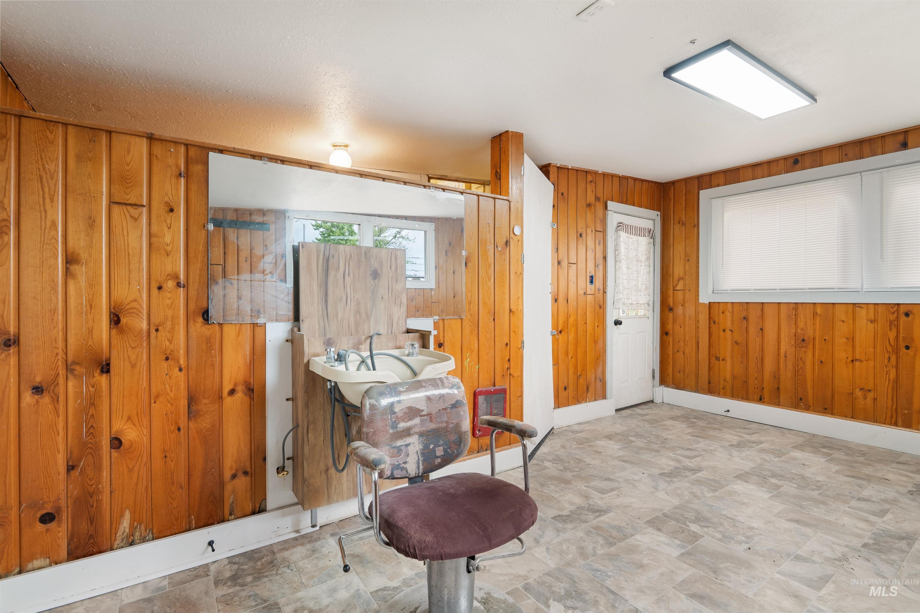 191 SW 5th Avenue, Ontario, Oregon 97914, 3 Bedrooms, 1.5 Bathrooms, Residential For Sale, Price $335,000,MLS 98971837