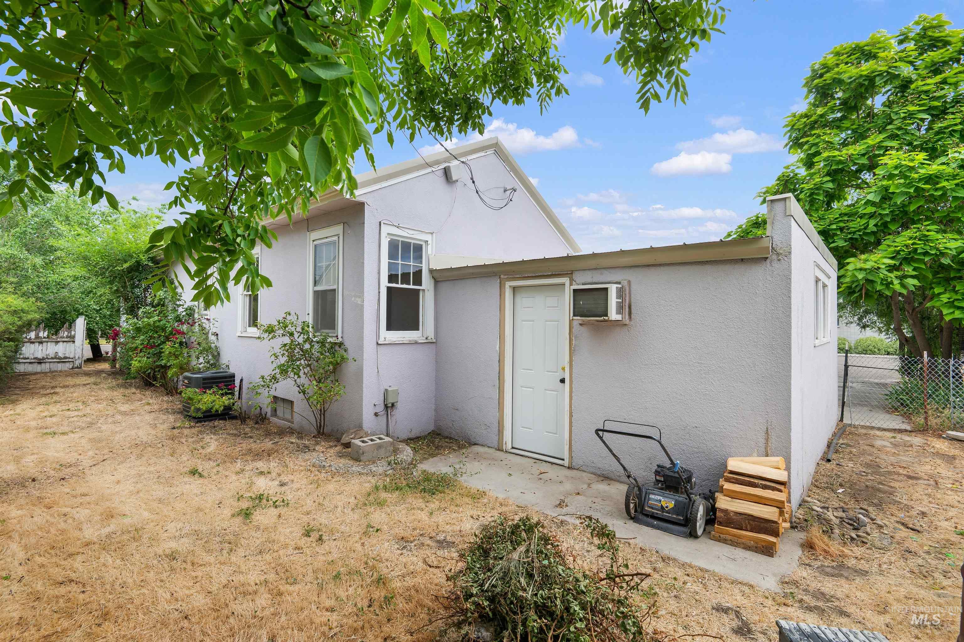 191 SW 5th Avenue, Ontario, Oregon 97914, 3 Bedrooms, 1.5 Bathrooms, Residential For Sale, Price $335,000,MLS 98971837