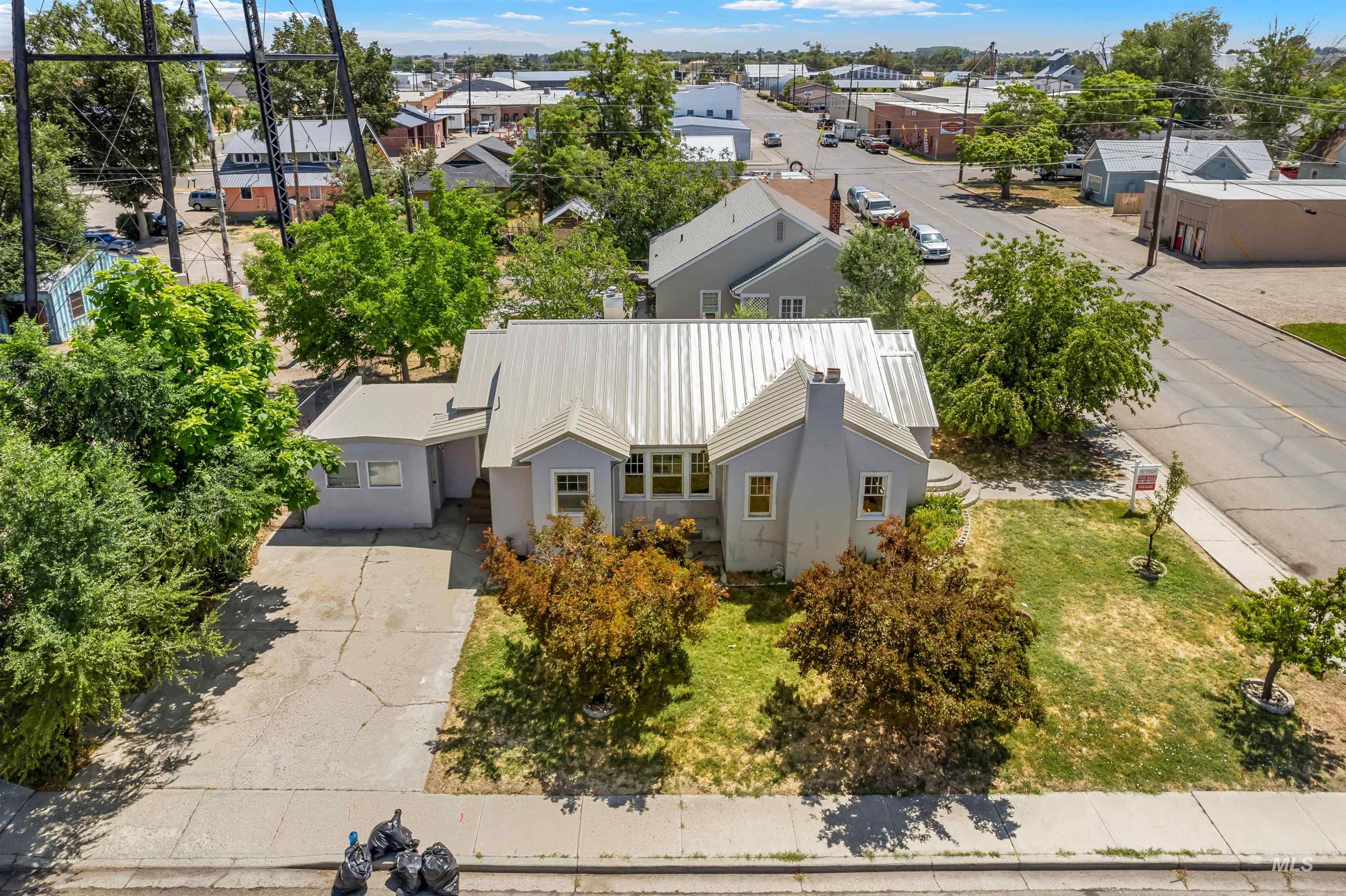 191 SW 5th Avenue, Ontario, Oregon 97914, 3 Bedrooms, 1.5 Bathrooms, Residential For Sale, Price $335,000,MLS 98971837