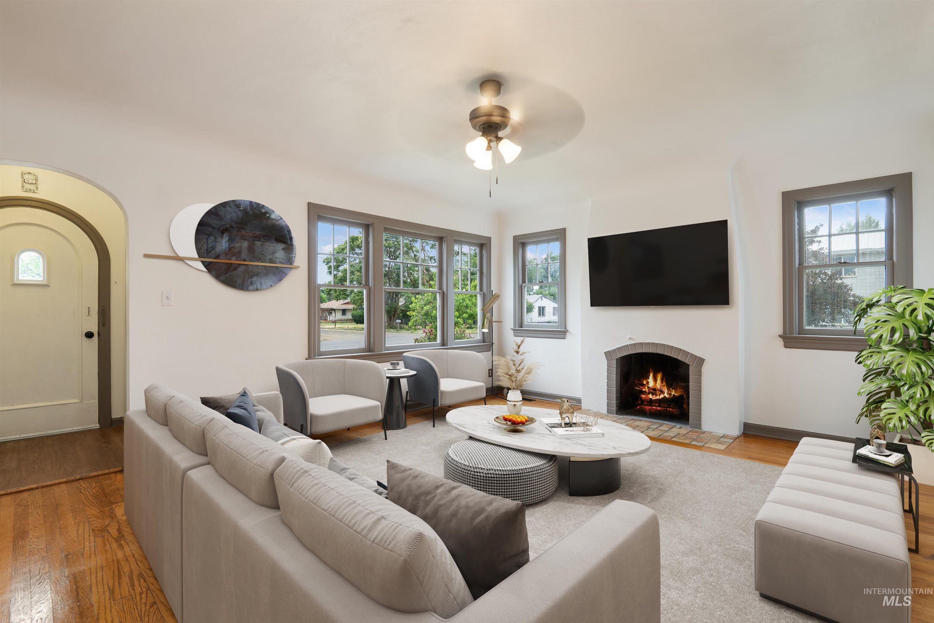 191 SW 5th Avenue, Ontario, Oregon 97914, 3 Bedrooms, 1.5 Bathrooms, Residential For Sale, Price $335,000,MLS 98971837