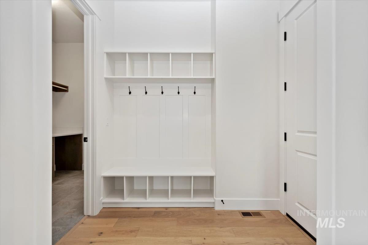 10869 W Barnbougle ln, Kuna, Idaho 83634-0000, 3 Bedrooms, 2 Bathrooms, Residential For Sale, Price $624,880,MLS 98971838